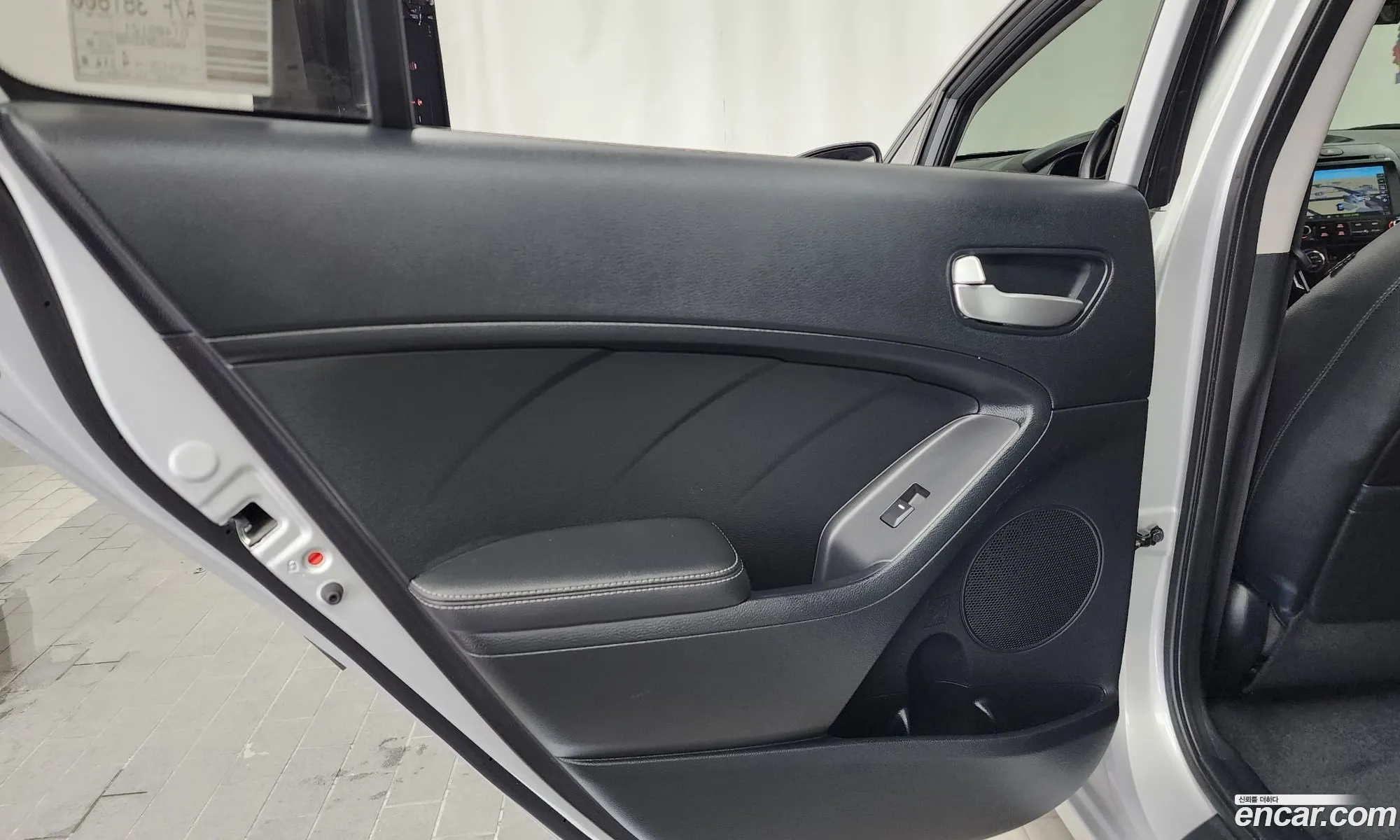 Kia K3 2015 — 2