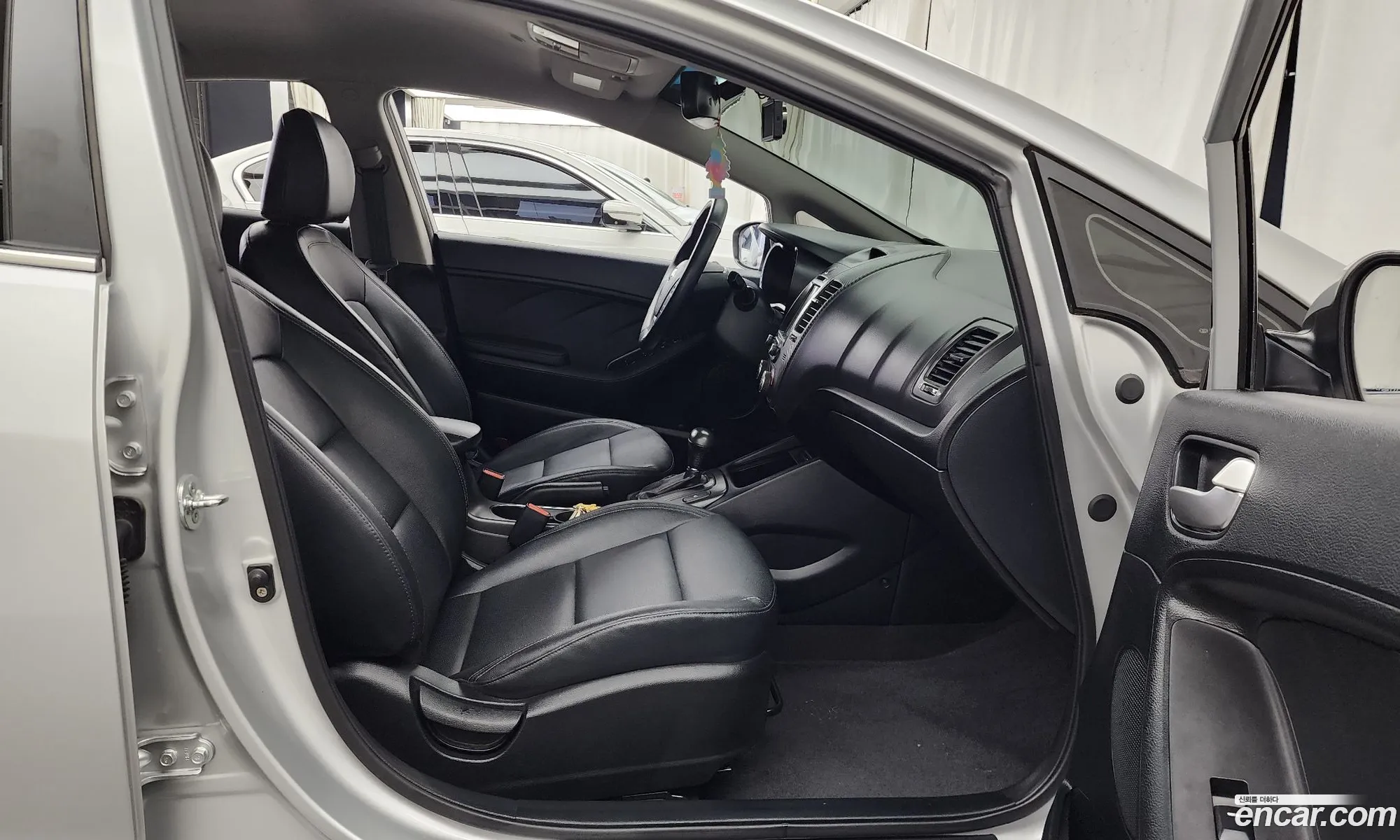Kia K3 2015 — 24