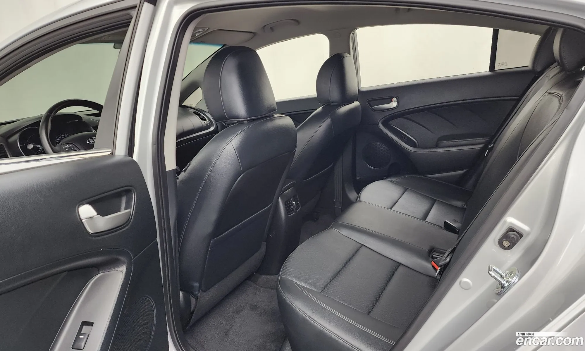 Kia K3 2015 — 28