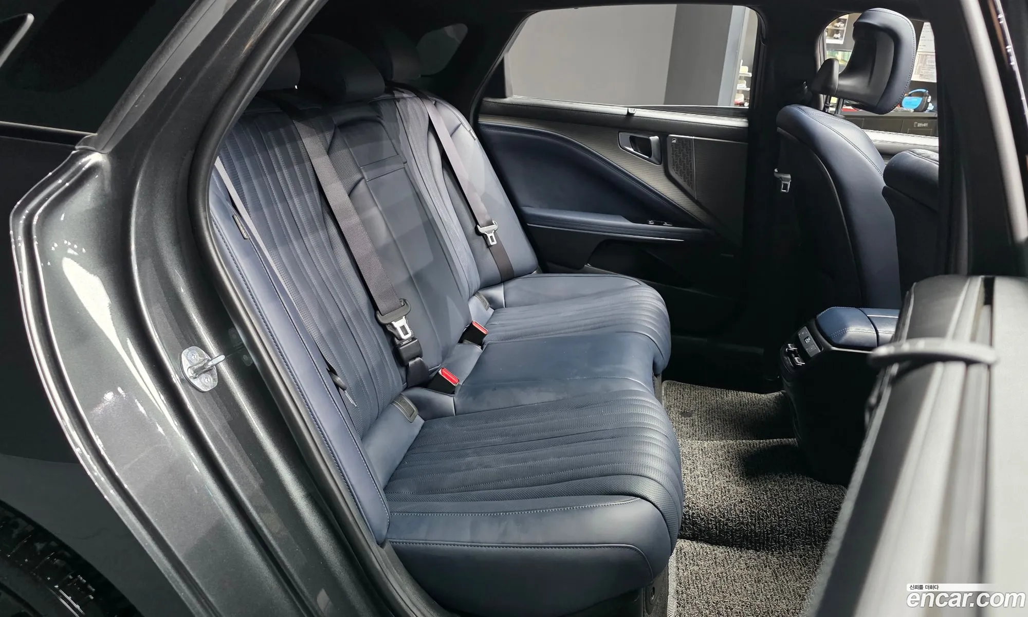Kia K8 Hybrid 2024 — 40