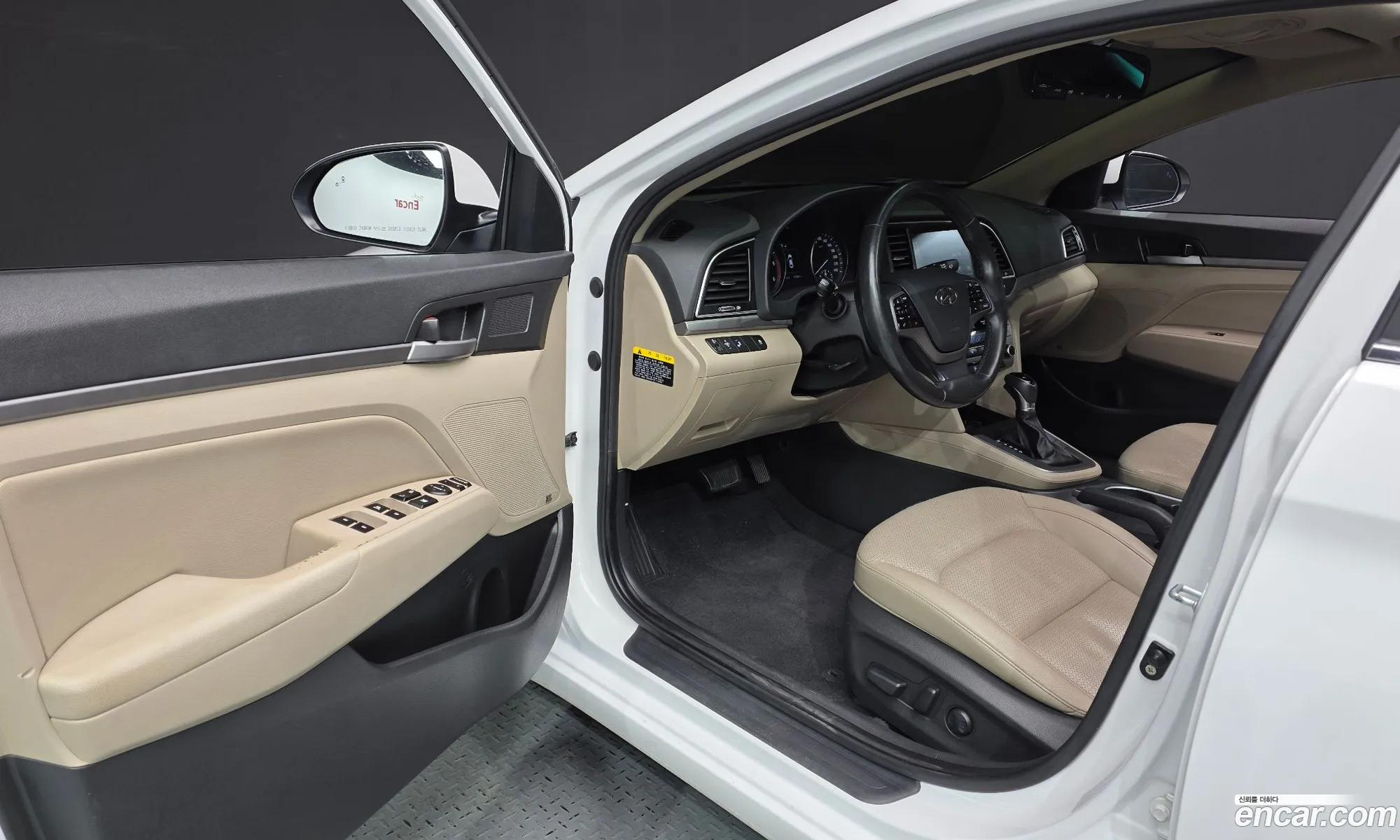 Hyundai Elantra AD 2016 — 10
