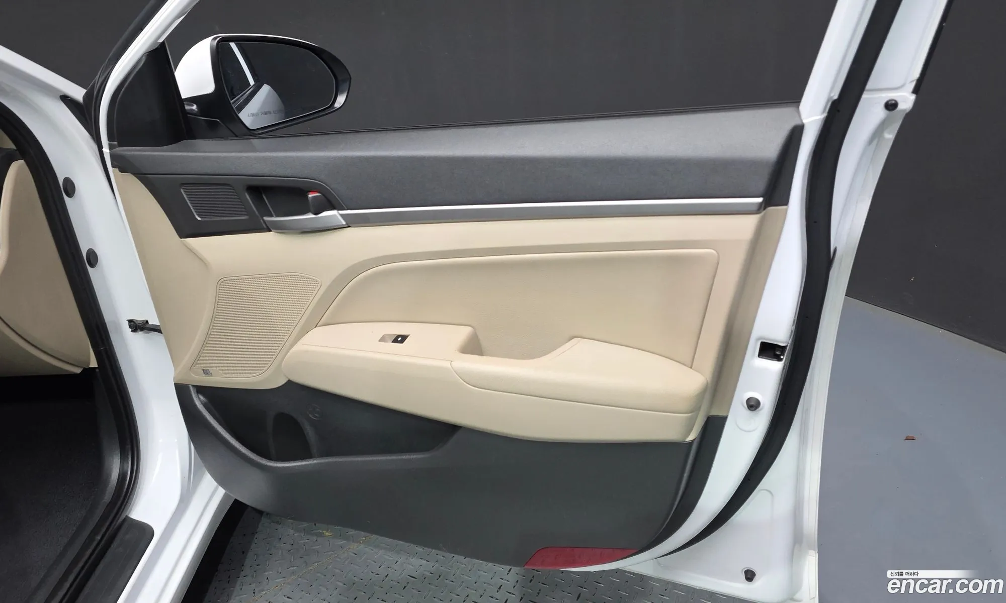Hyundai Elantra AD 2016 — 19