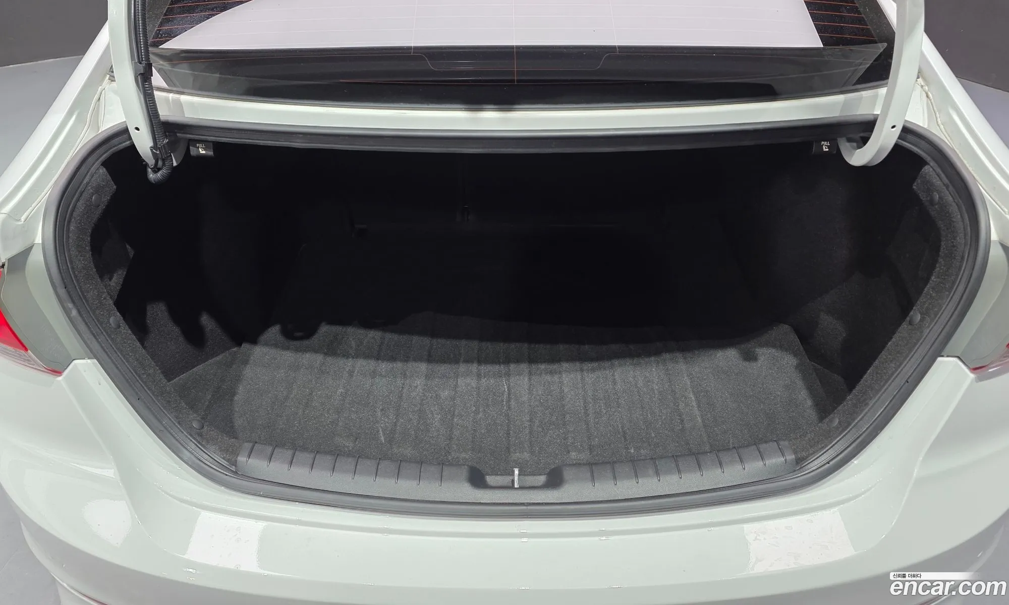 Hyundai Elantra AD 2016 — 13