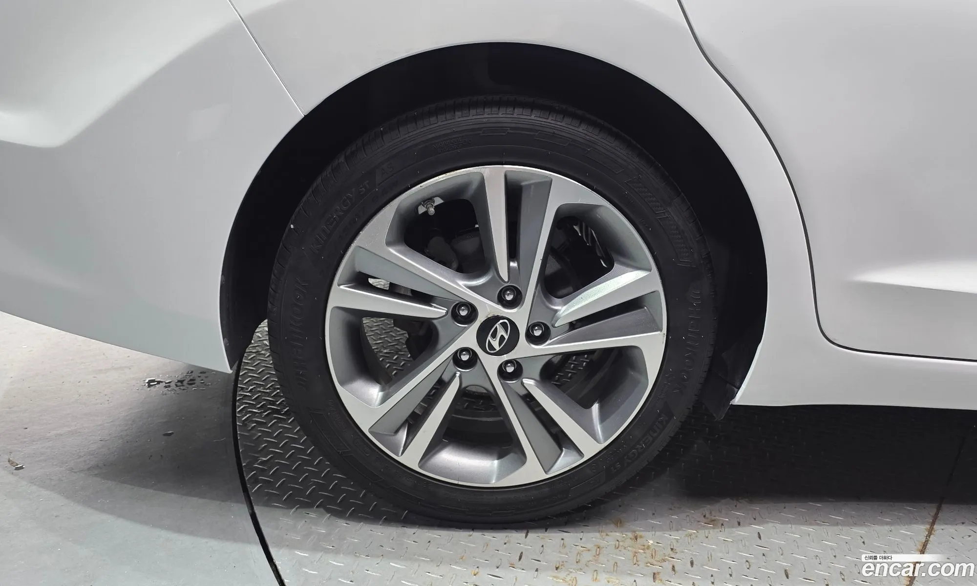 Hyundai Elantra AD 2016 — 22