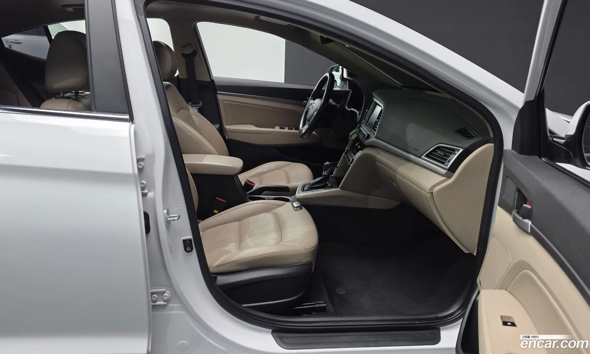 Hyundai Elantra AD 2016 — 25