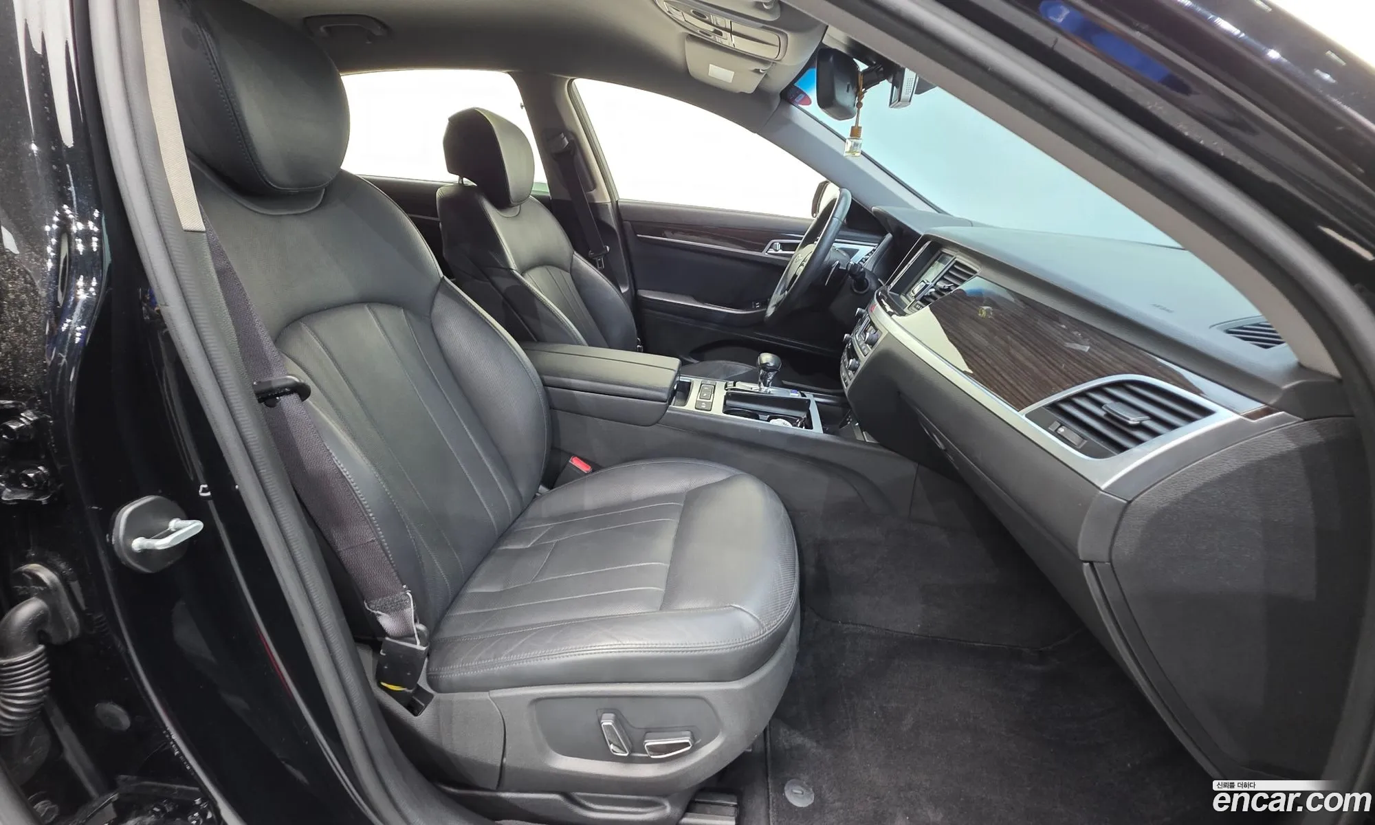 Genesis G80 2016 — 17