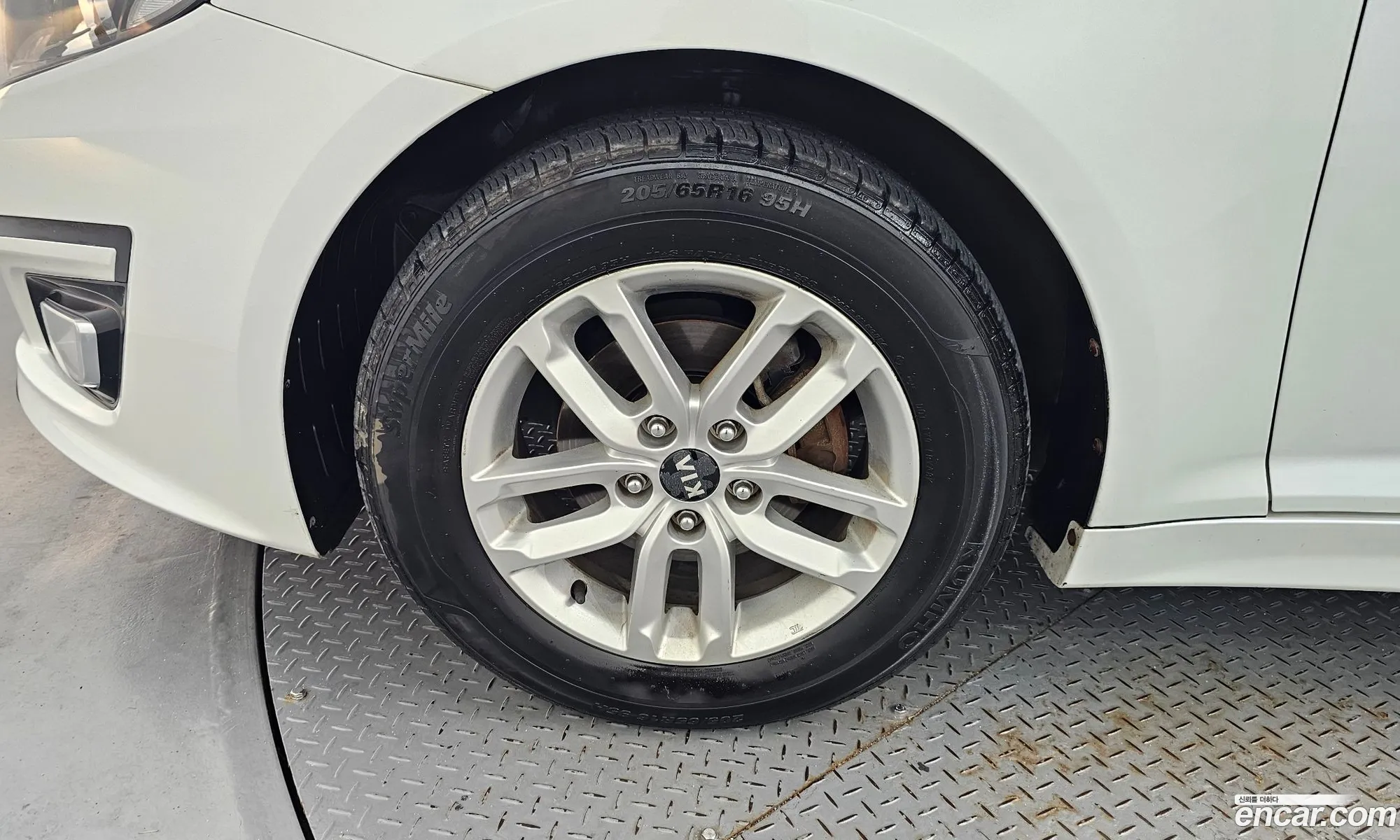 Kia K5 2014 KNAGN418BFA543121 — 25