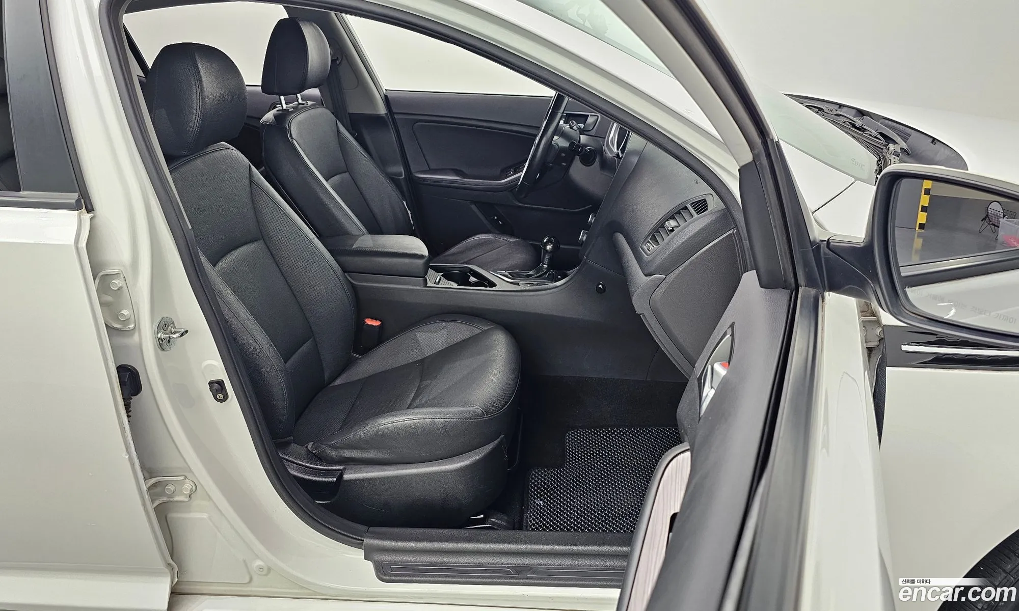 Kia K5 2014 KNAGN418BFA543121 — 28