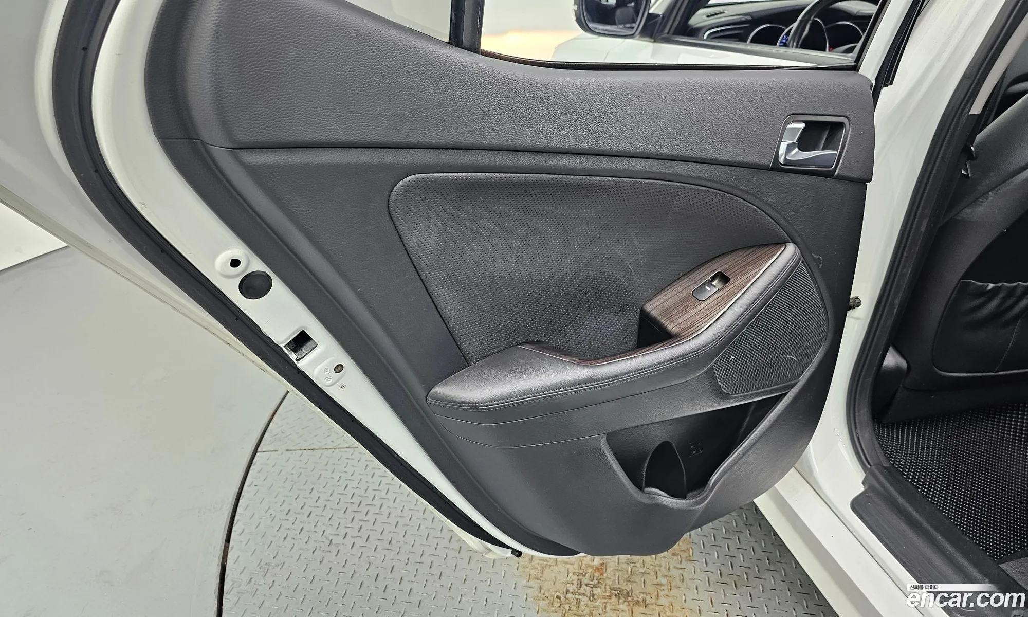 Kia K5 2014 KNAGN418BFA543121 — 9