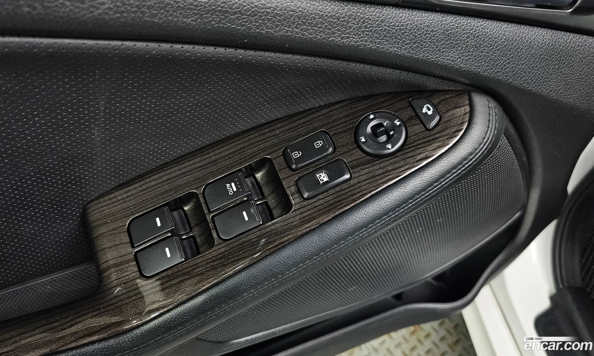 Kia K5 2014 KNAGN418BFA543121 — 18