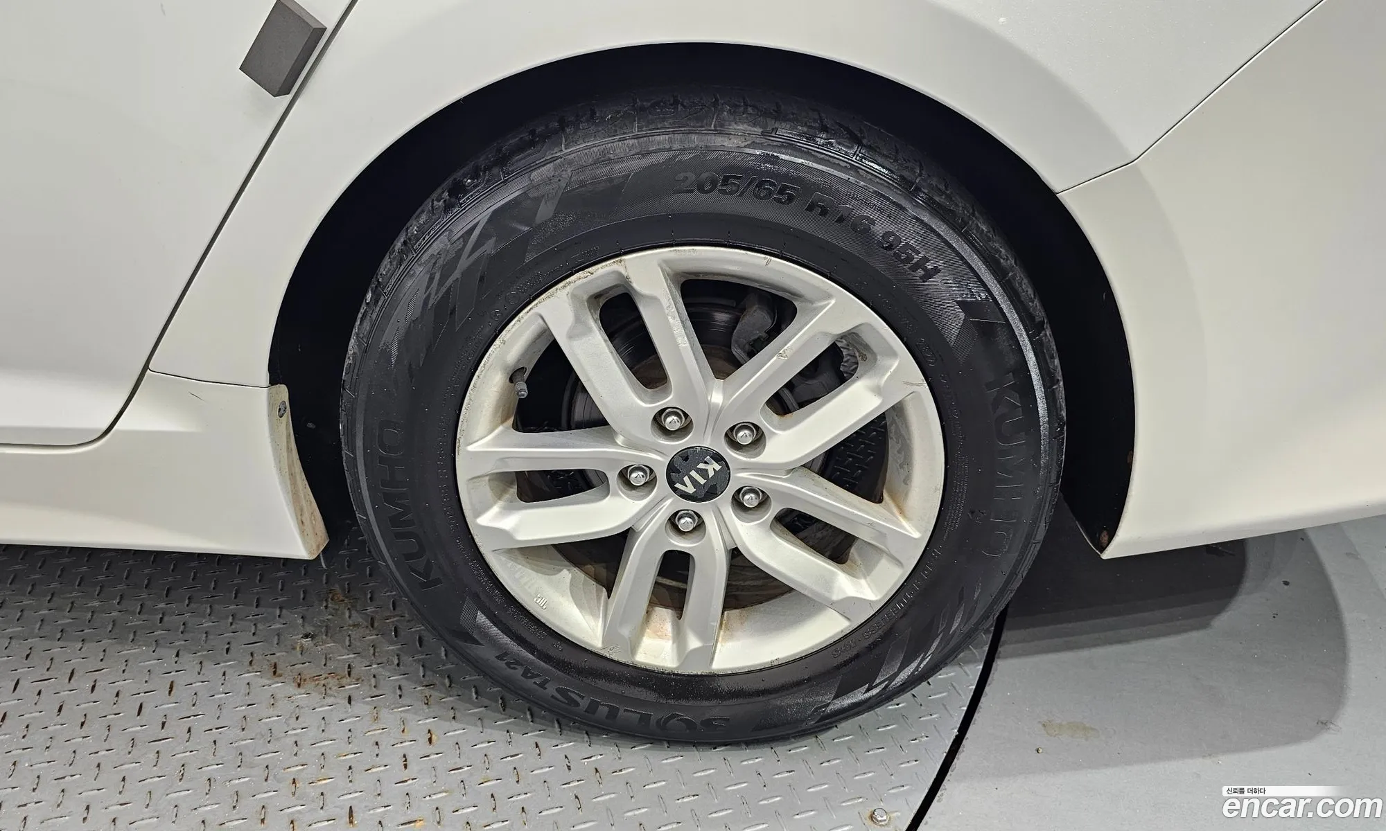 Kia K5 2014 KNAGN418BFA543121 — 5