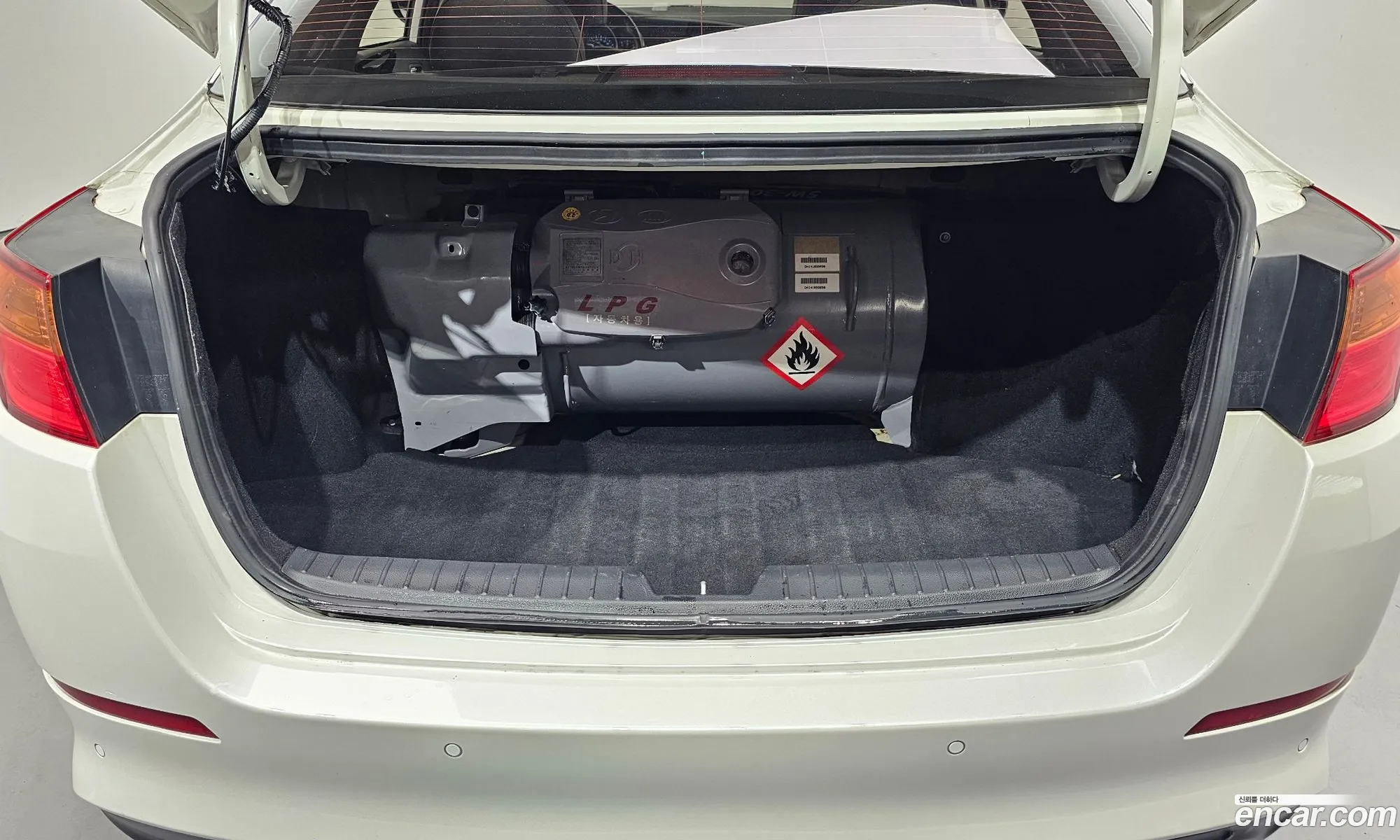 Kia K5 2014 KNAGN418BFA543121 — 24