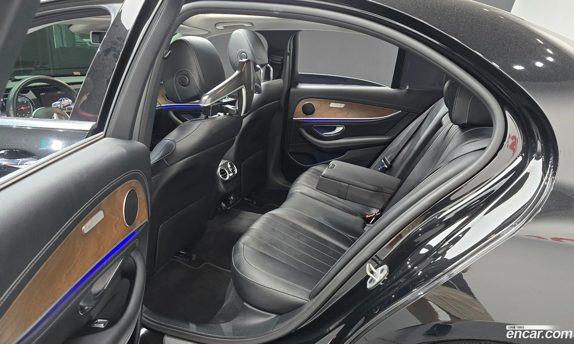 Mercedes-Benz E-Class W213 2019 WDDZF0FB1KA523738 — 25