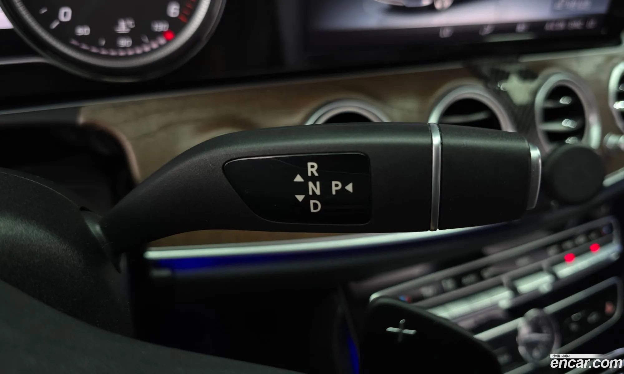 Mercedes-Benz E-Class W213 2019 WDDZF0FB1KA523738 — 10