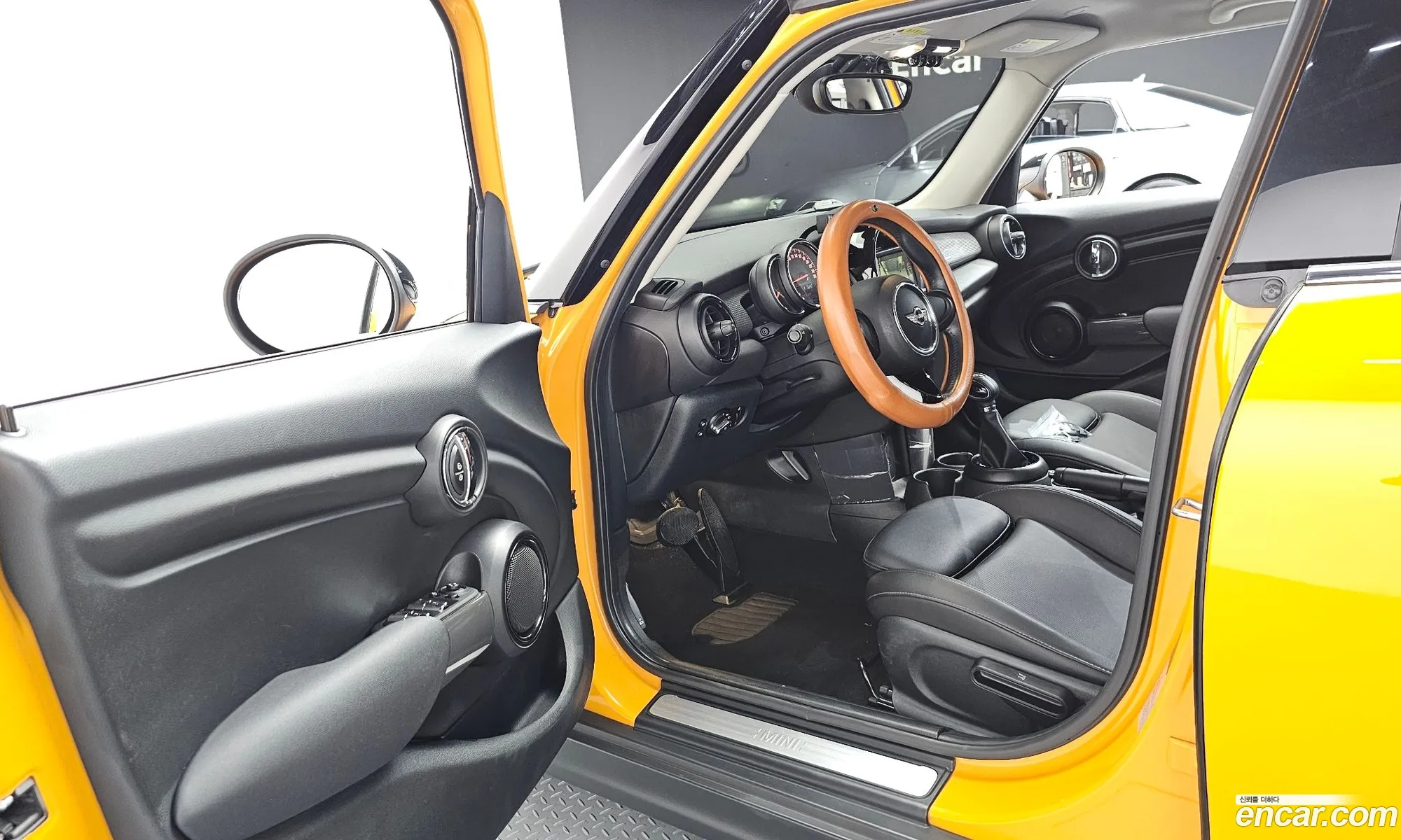 Mini Cooper 2018 WMWXU1103J2H33561 — 3