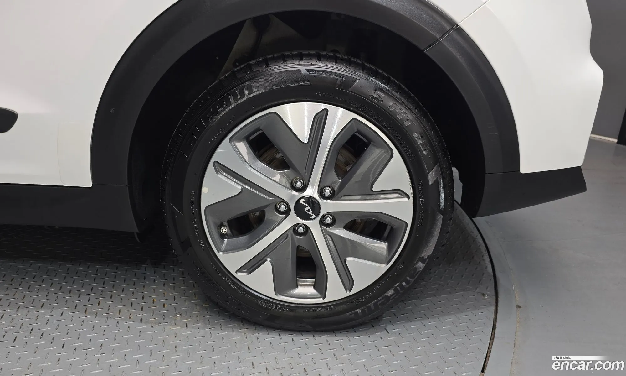 Kia Niro Plus 2022 — 24