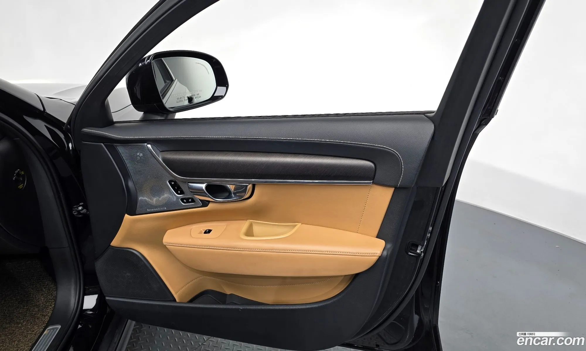 Volvo V90 Cross Country 2018 — 26