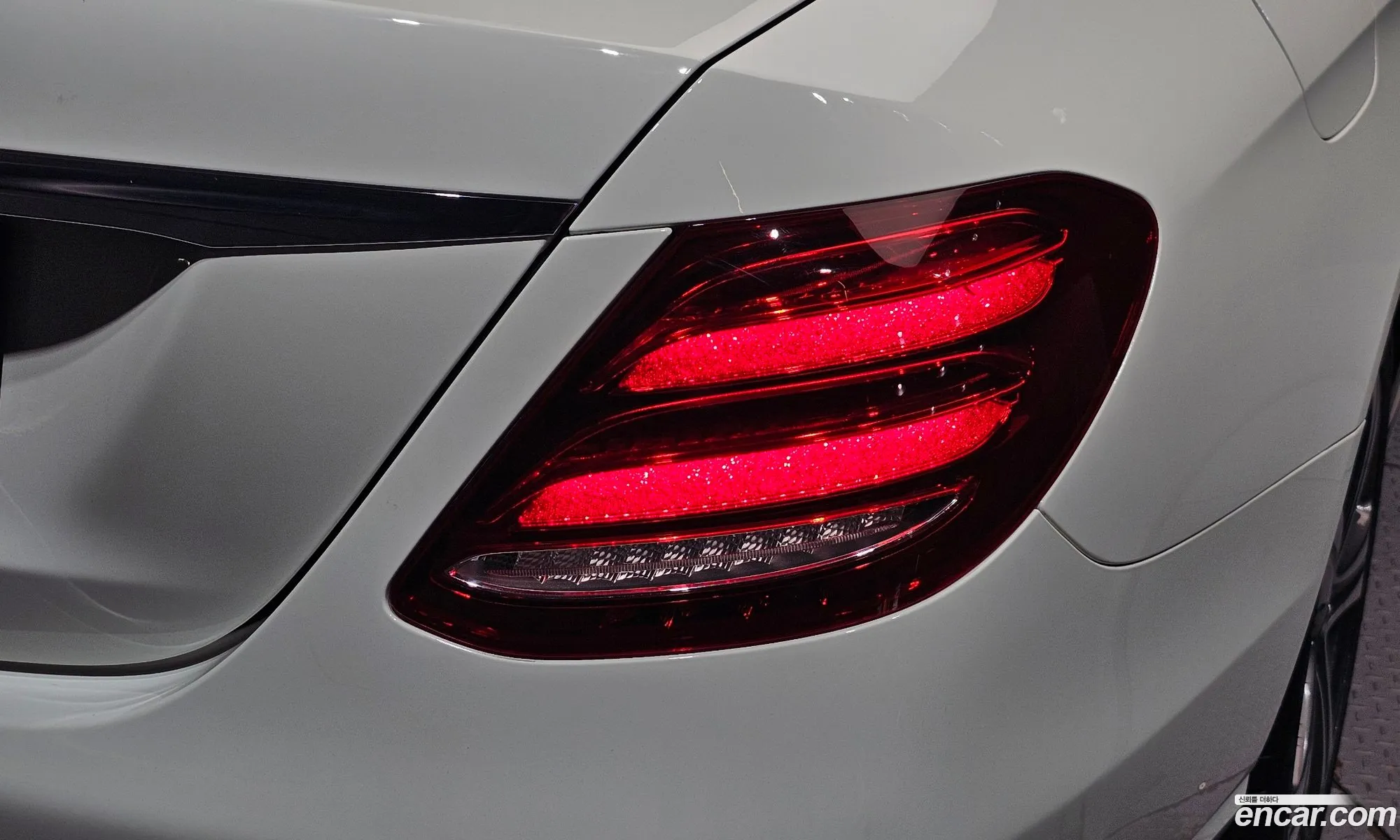 Mercedes-Benz E-Class W213 2019 WDDZF0EB0KA693560 — 27