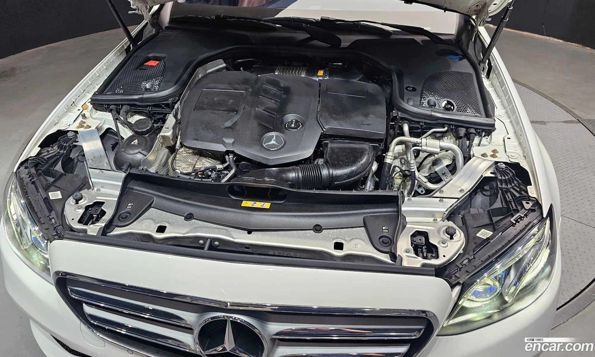 Mercedes-Benz E-Class W213 2019 WDDZF0EB0KA693560 — 28