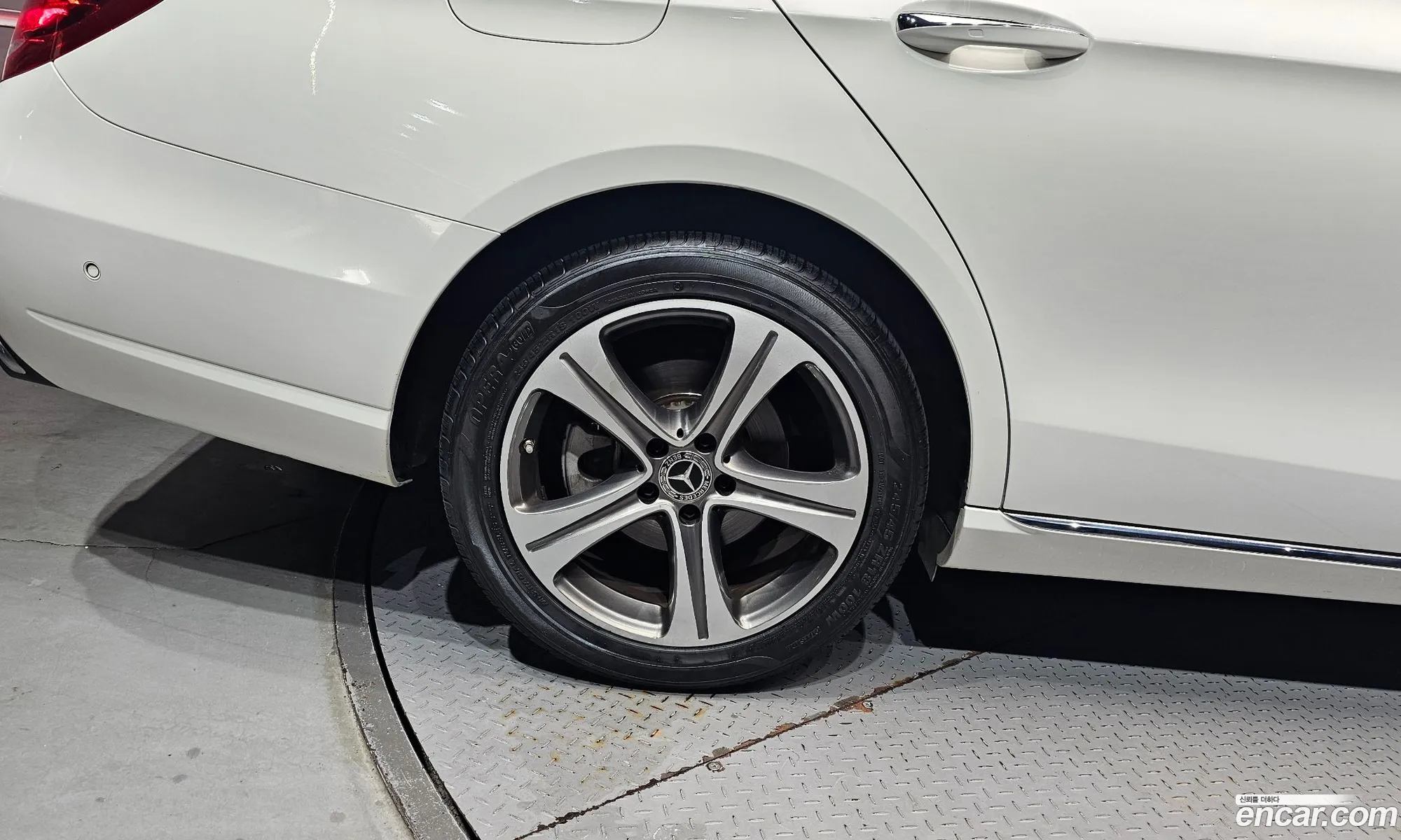 Mercedes-Benz E-Class W213 2019 WDDZF0EB0KA693560 — 20