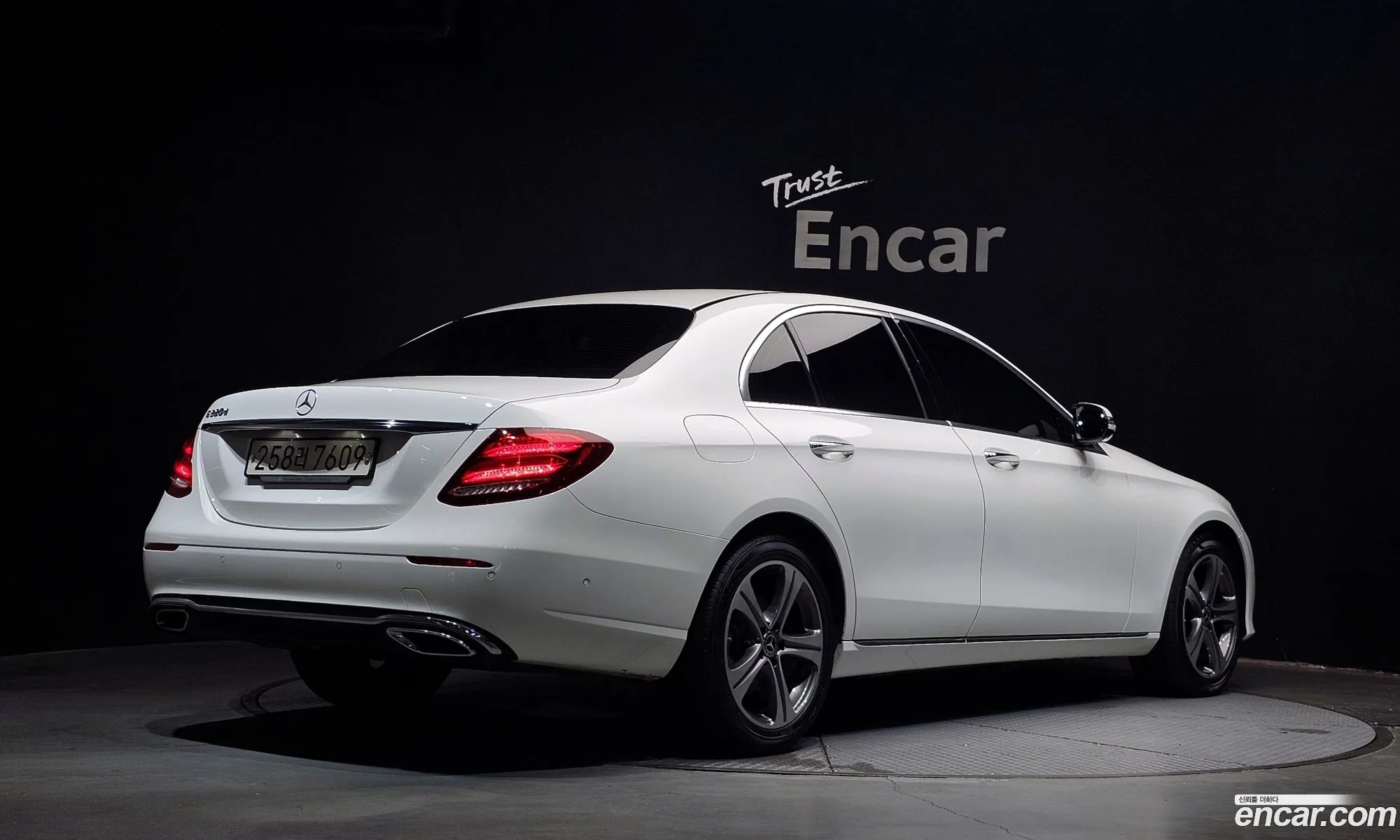 Mercedes-Benz E-Class W213 2019 WDDZF0EB0KA693560 — 12