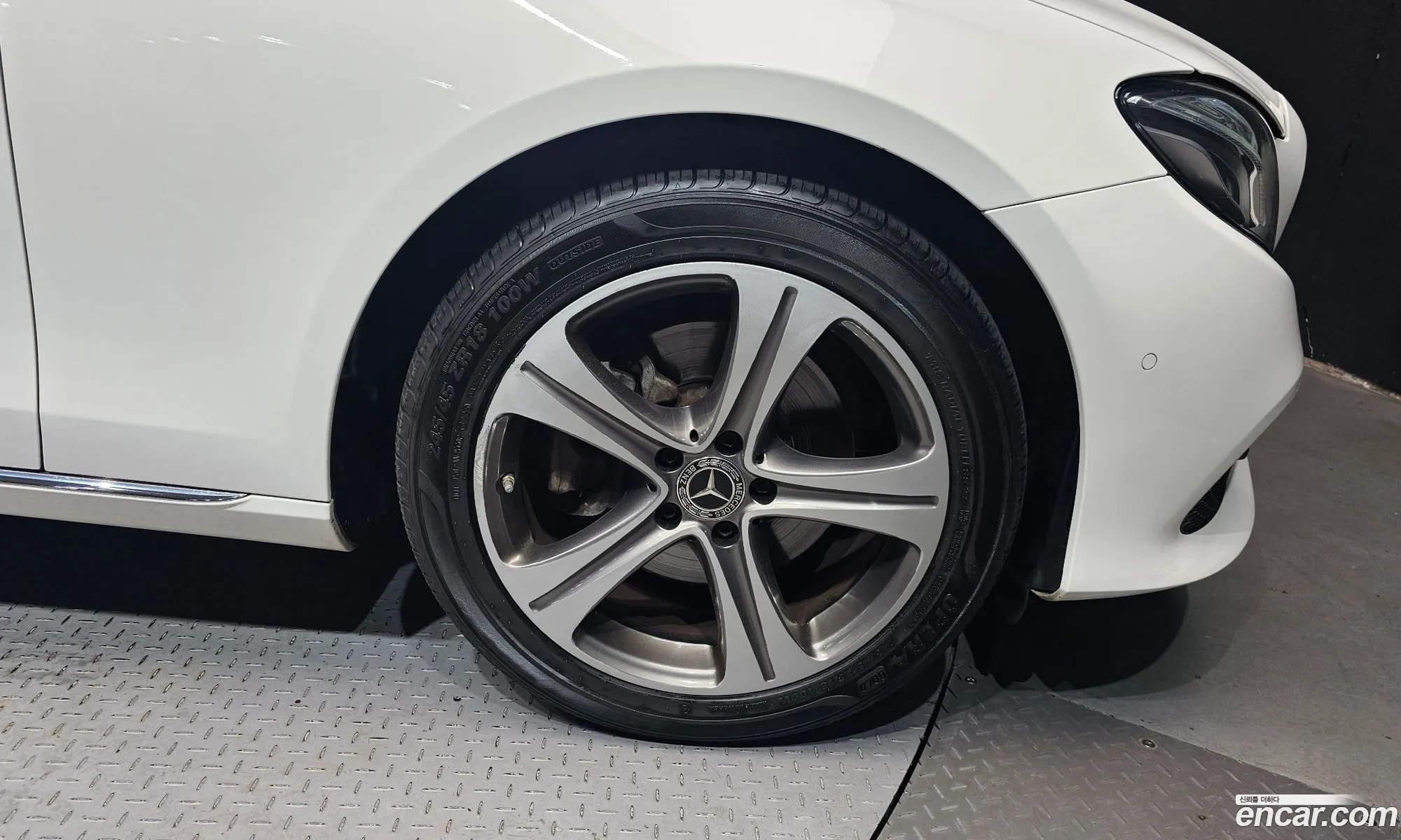 Mercedes-Benz E-Class W213 2019 WDDZF0EB0KA693560 — 16