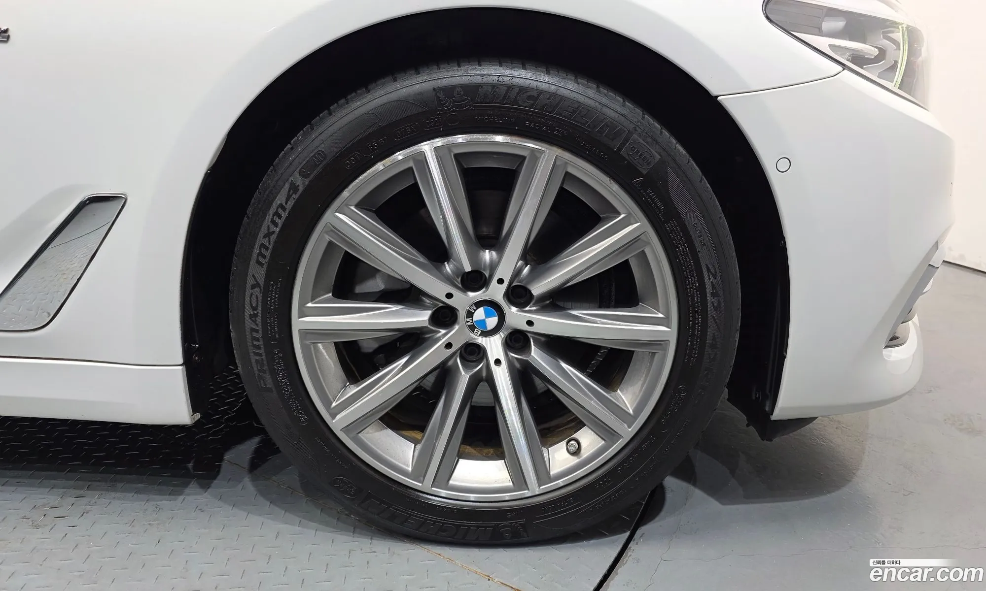 BMW 5 Series 2018 WBAJK7104JBH23636 — 21
