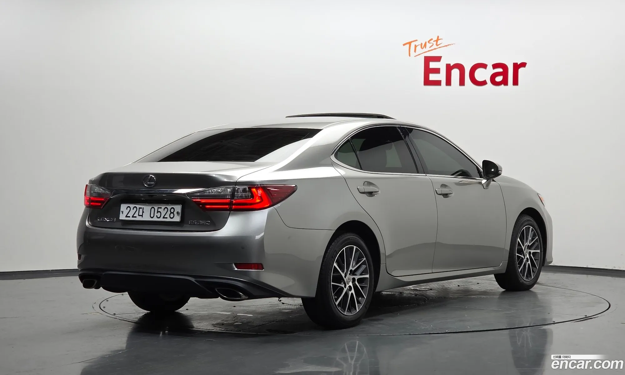 Lexus ES350 2016 — 18