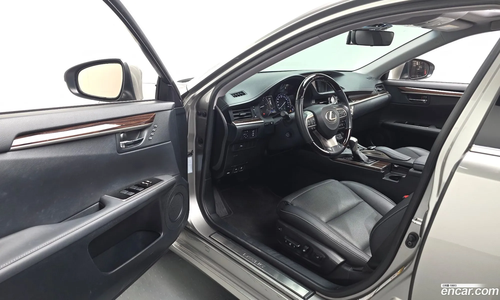 Lexus ES350 2016 — 13
