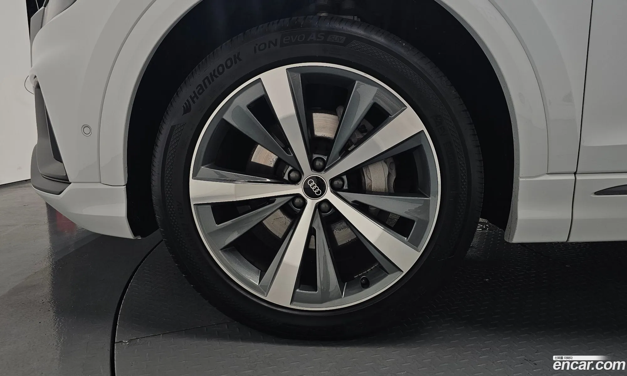 Audi Q8 2021 WAUZZZF14MD041180 — 17