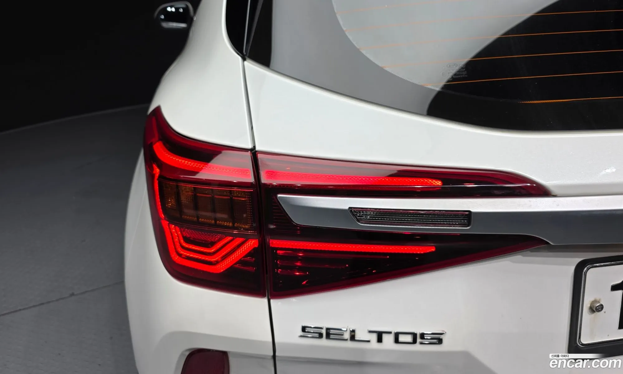 Kia Seltos 2020 KNAEV812HMK123406 — 13