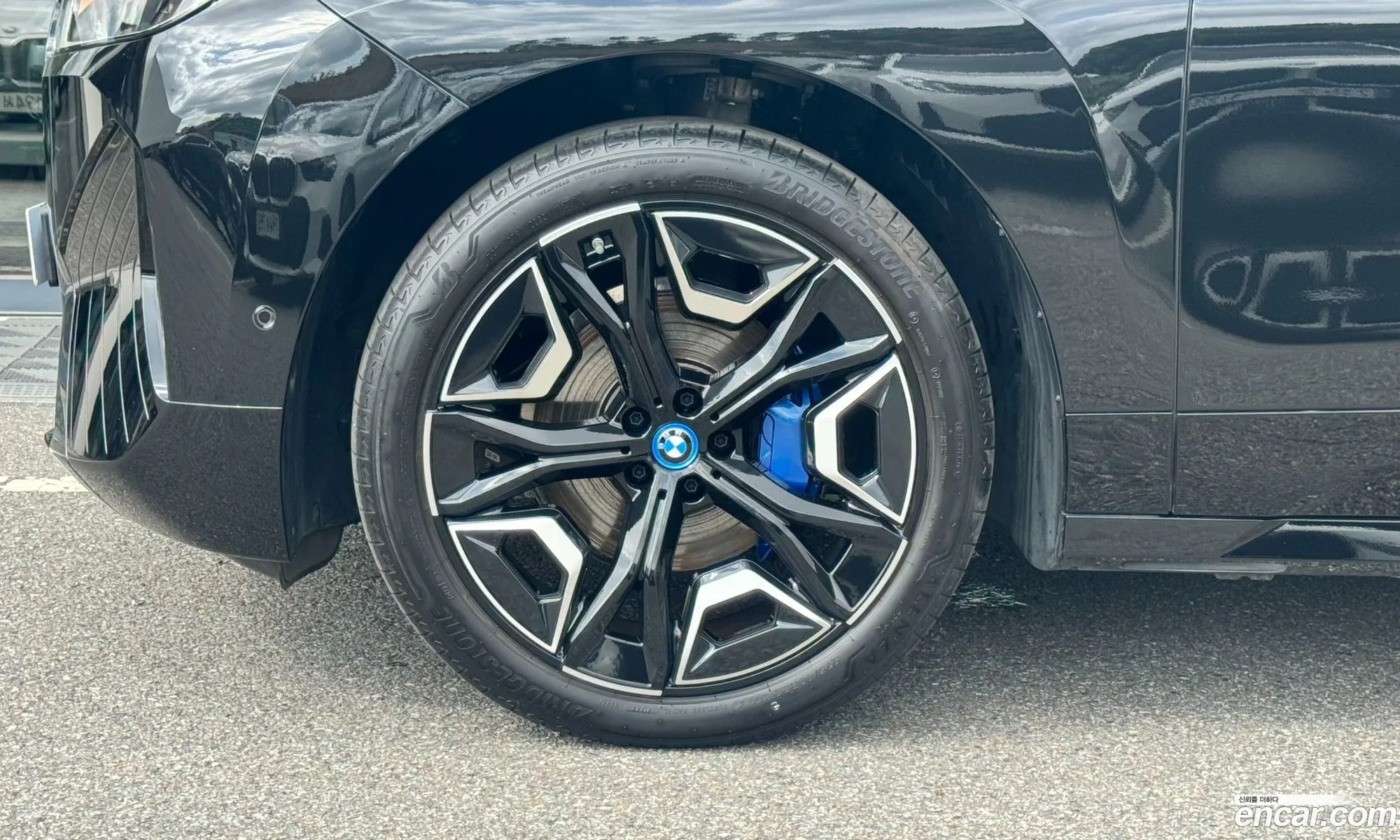 BMW iX 2024 — 17