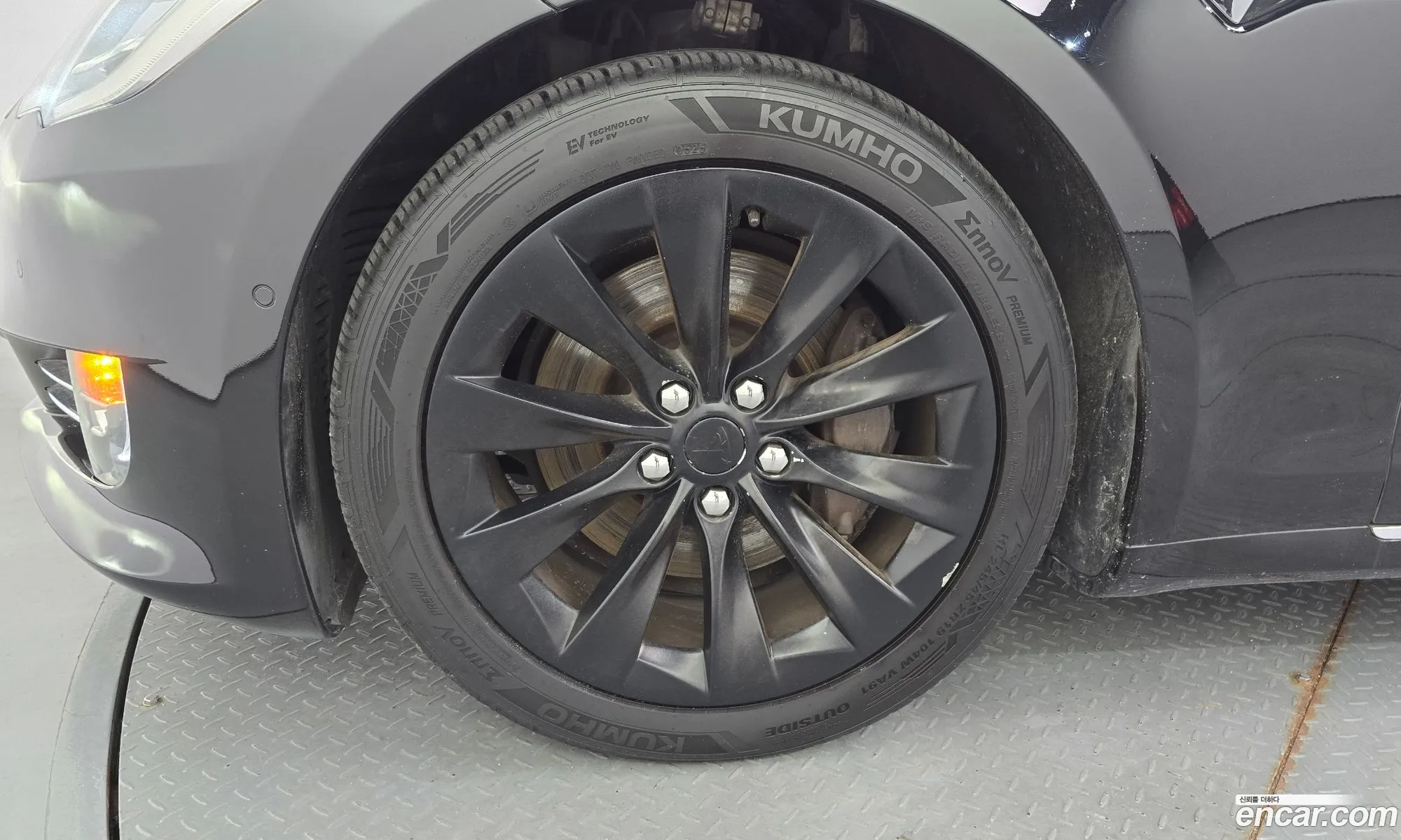 Tesla Model S 2019 5YJSA1E23KF301887 — 9