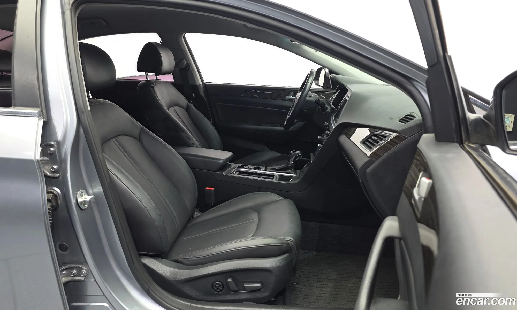 Hyundai LF Sonata 2014 KMHE341CBFA045888 — 29