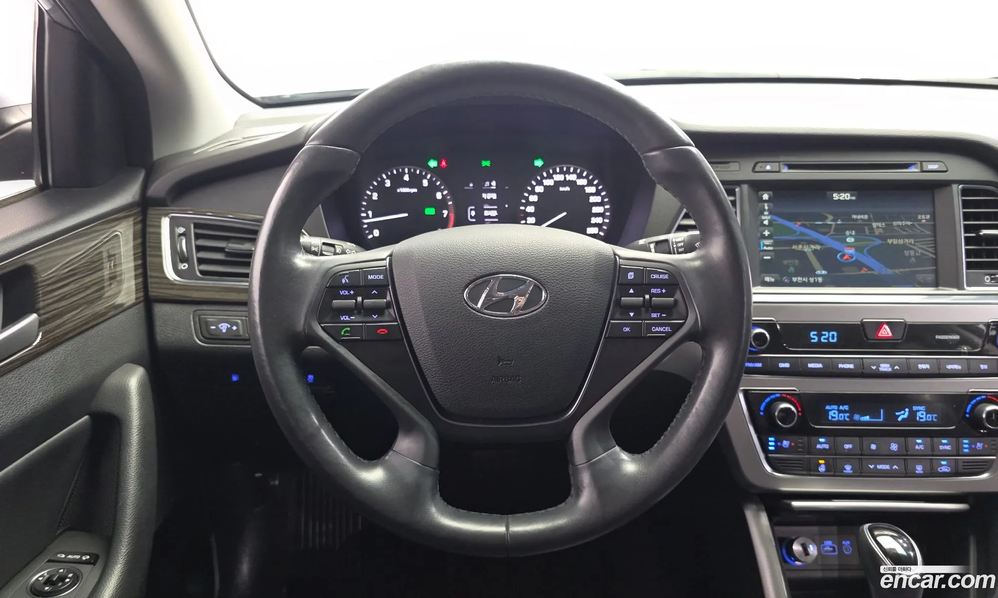 Hyundai LF Sonata 2014 KMHE341CBFA045888 — 3