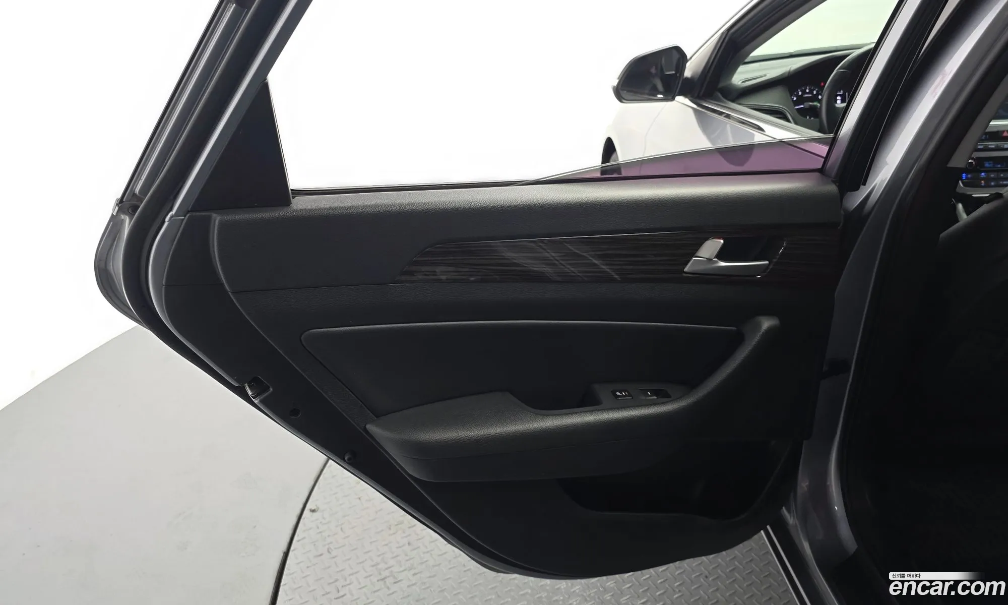 Hyundai LF Sonata 2014 KMHE341CBFA045888 — 27
