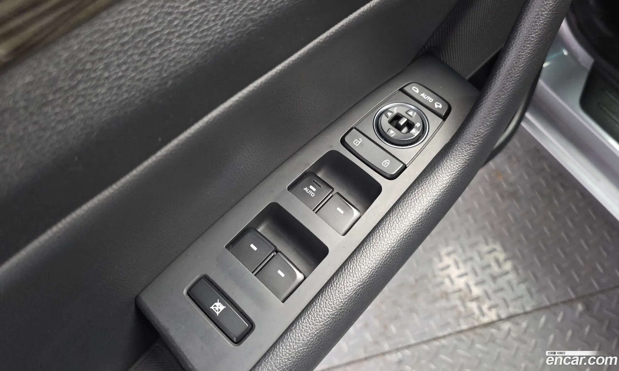 Hyundai LF Sonata 2014 KMHE341CBFA045888 — 24