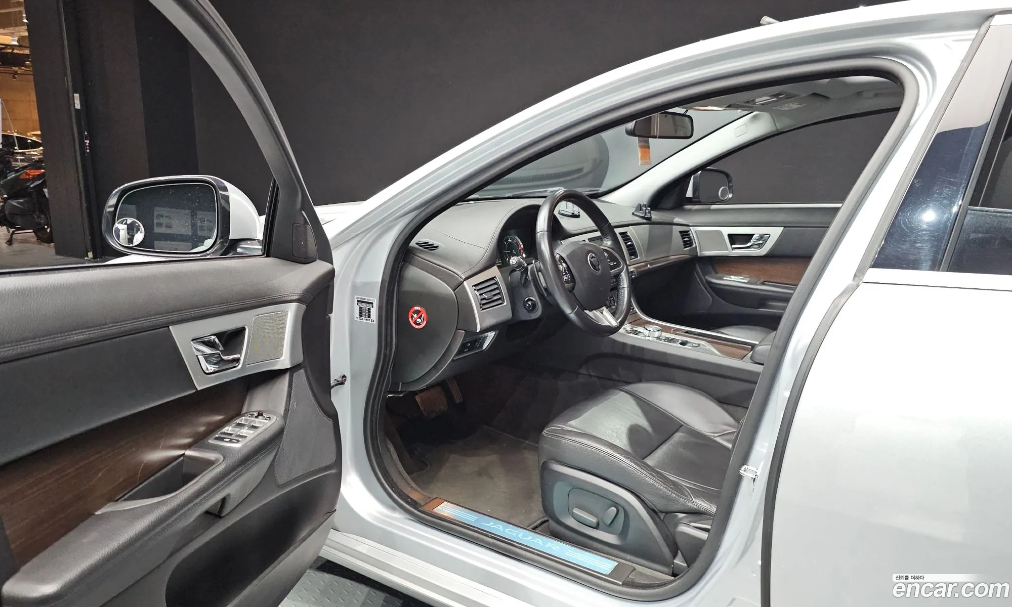 Jaguar XF 2014 — 15