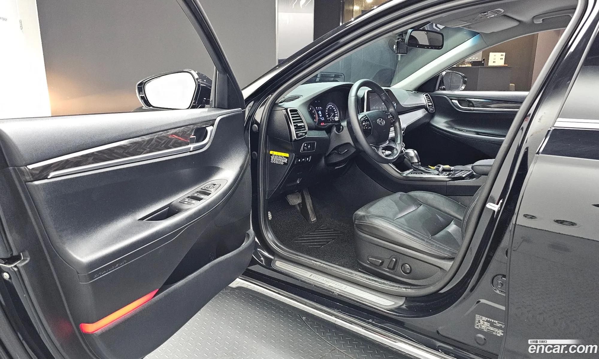 Hyundai Grandeur IG 2018 KMHF141CBKA180655 — 17