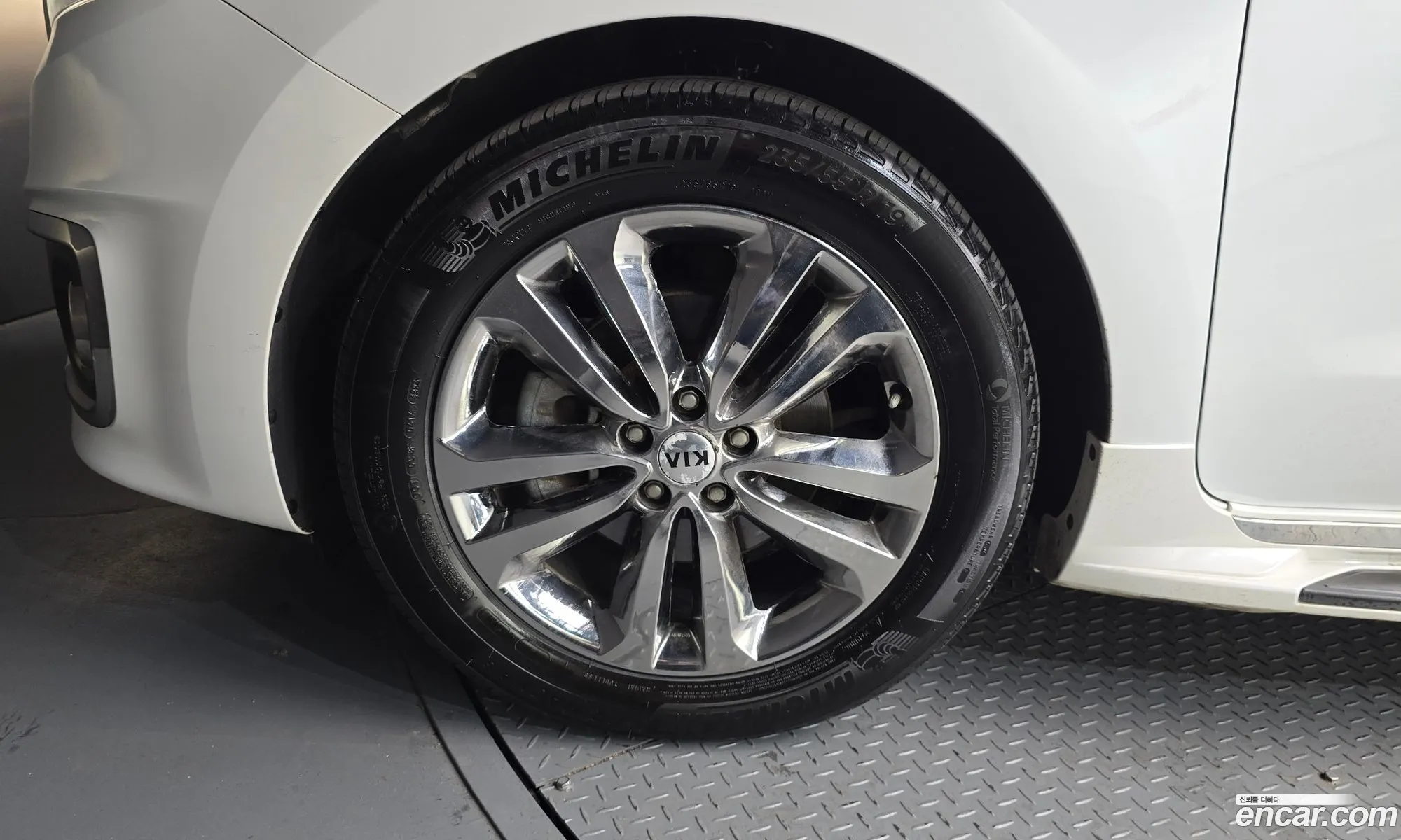 Kia Carnival 2018 KNAMC81ABJS425302 — 26