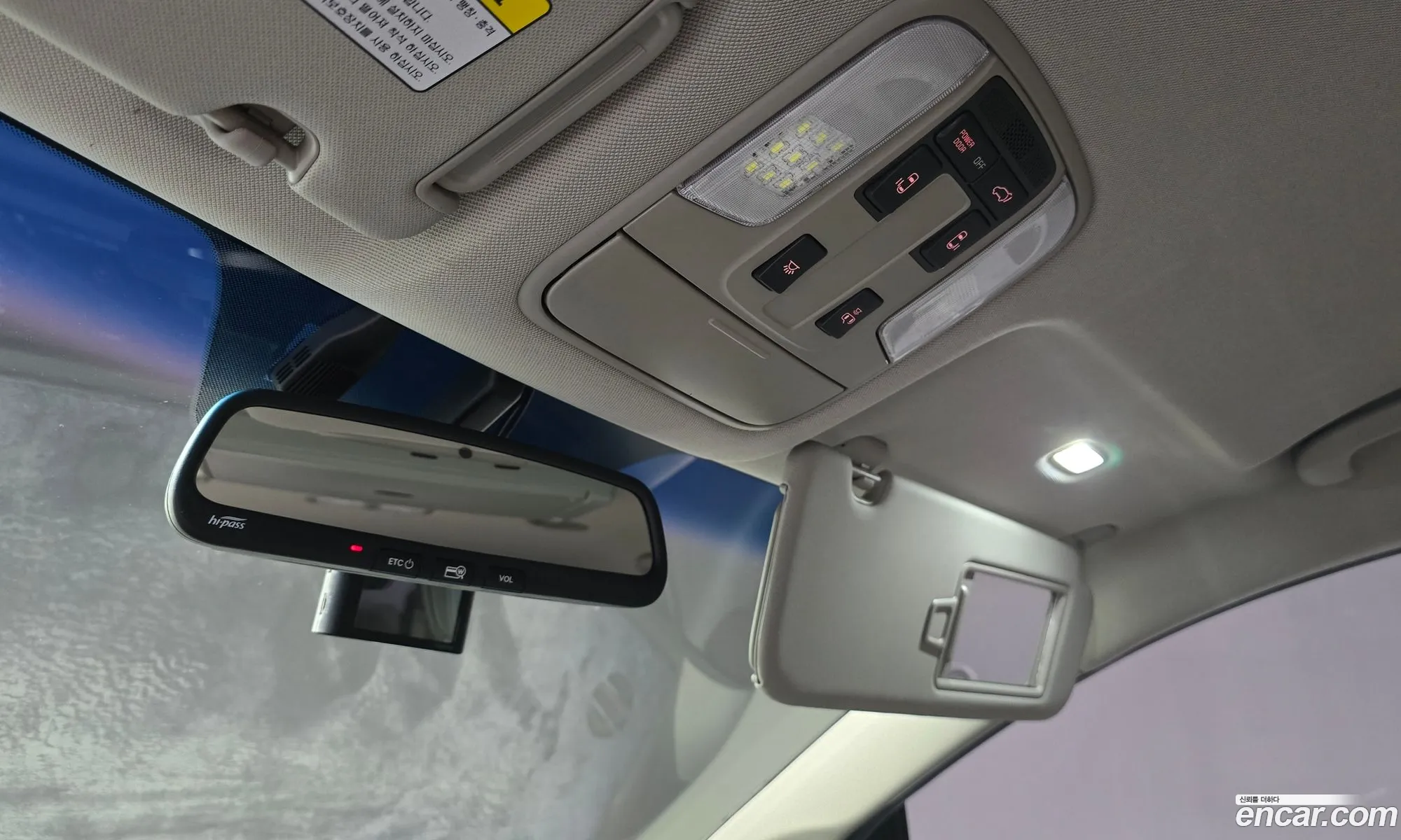 Kia Carnival 2018 KNAMC81ABJS425302 — 9