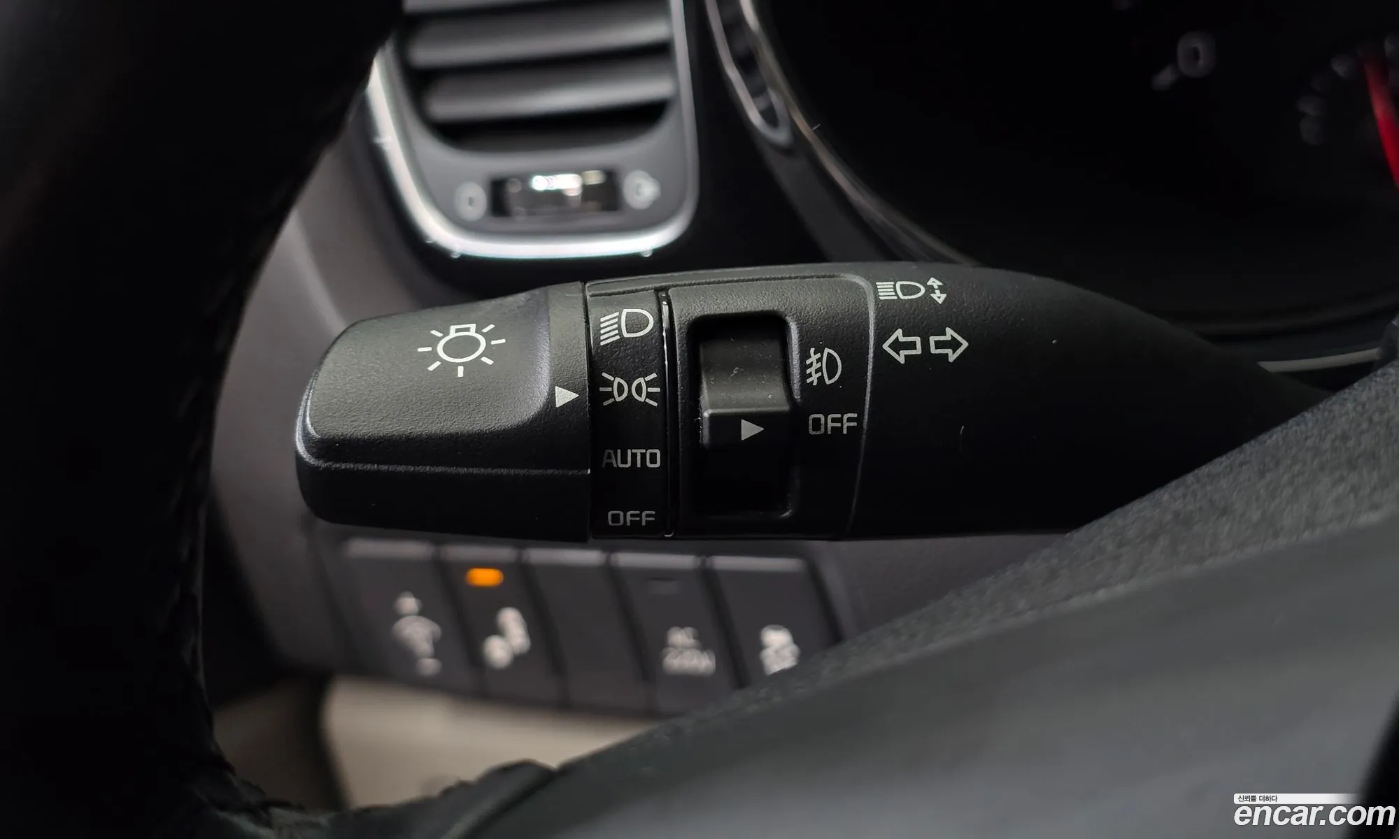 Kia Carnival 2018 KNAMC81ABJS425302 — 18