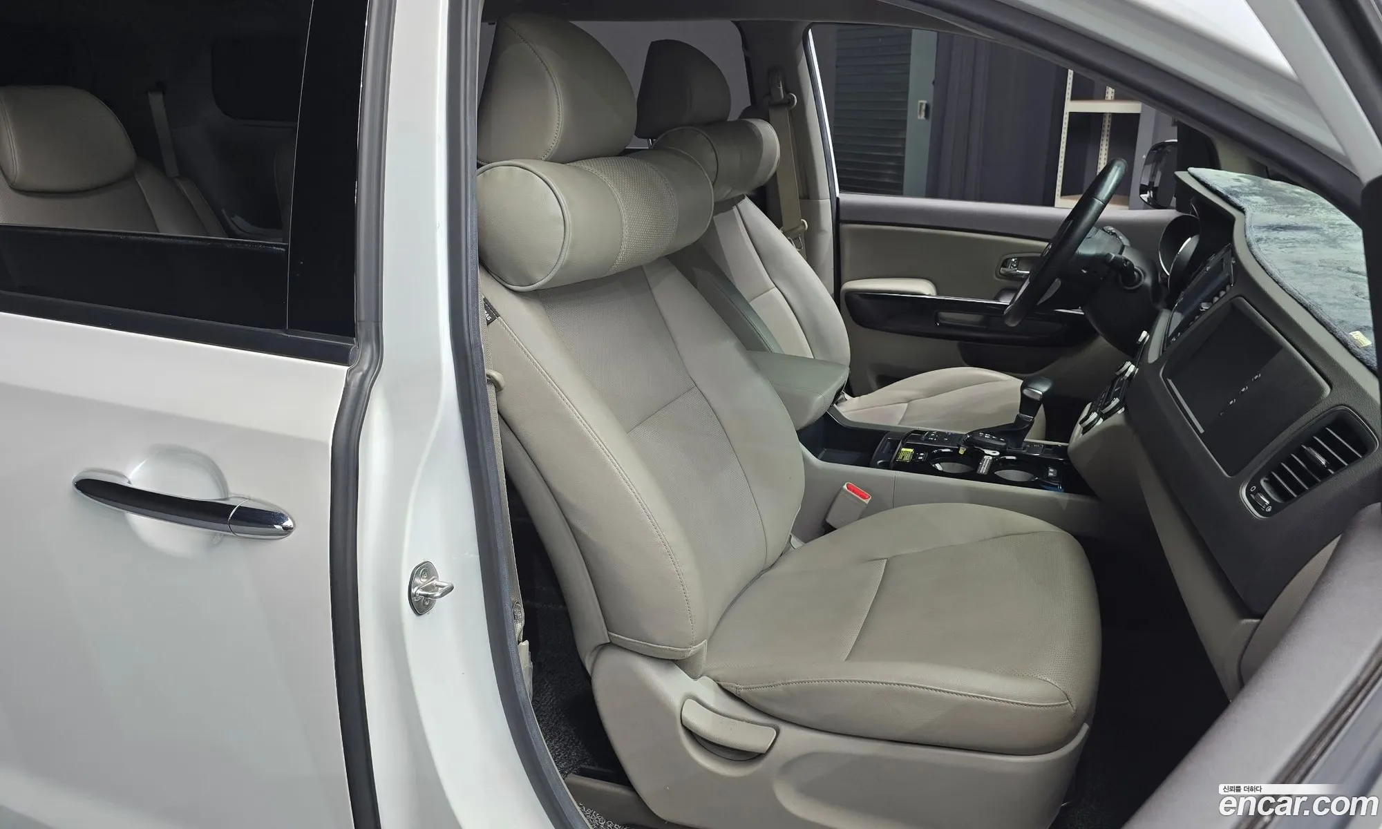 Kia Carnival 2018 KNAMC81ABJS425302 — 10