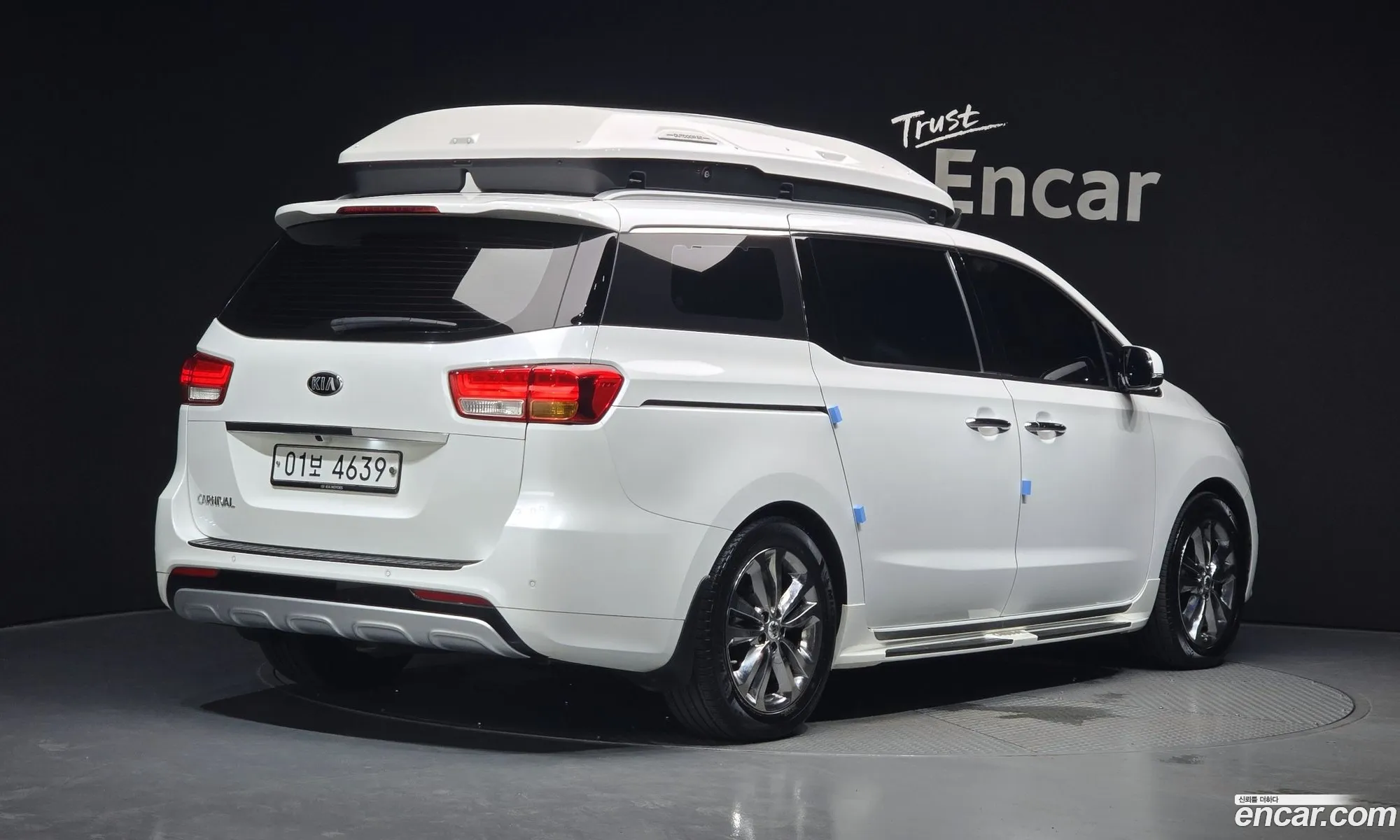 Kia Carnival 2018 KNAMC81ABJS425302 — 5