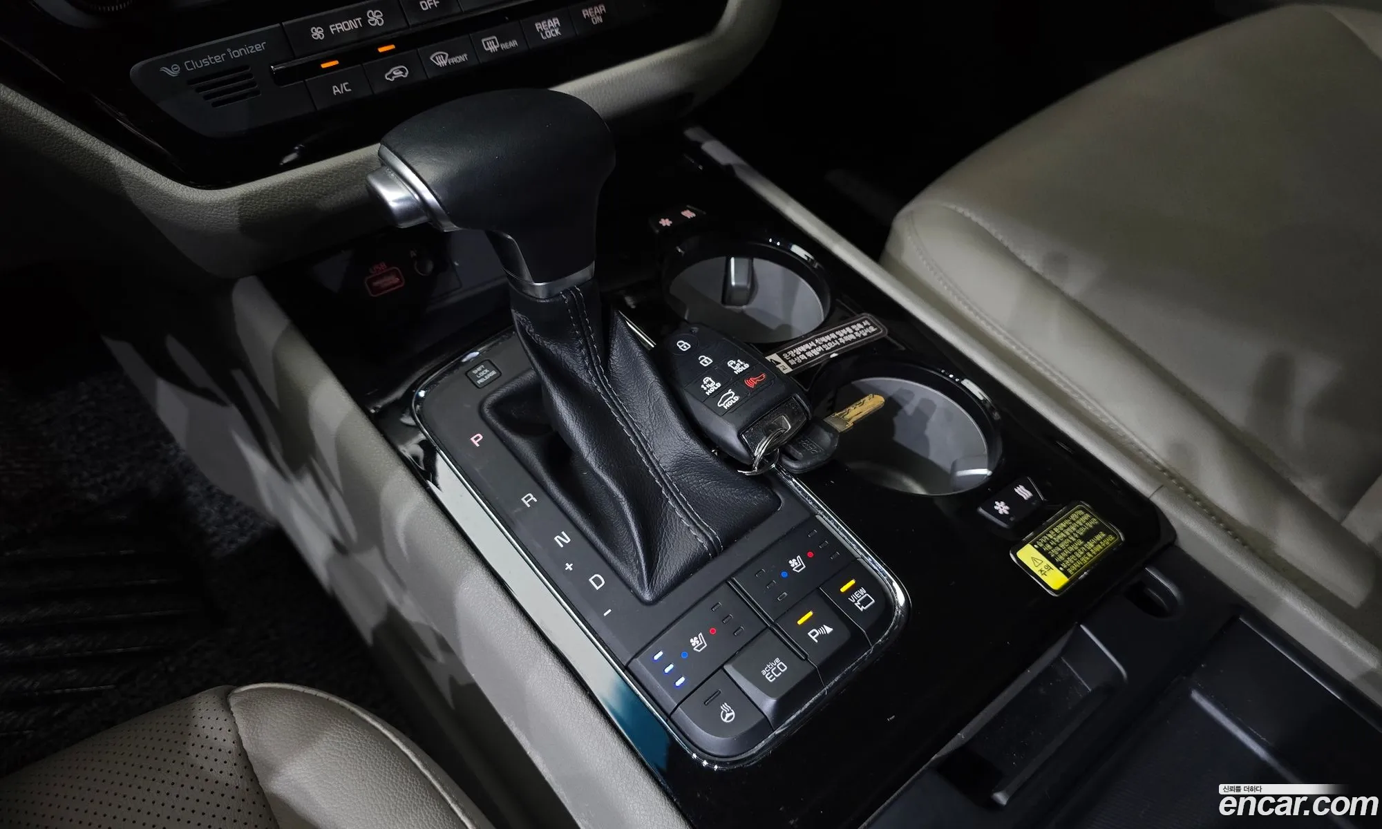 Kia Carnival 2018 KNAMC81ABJS425302 — 8