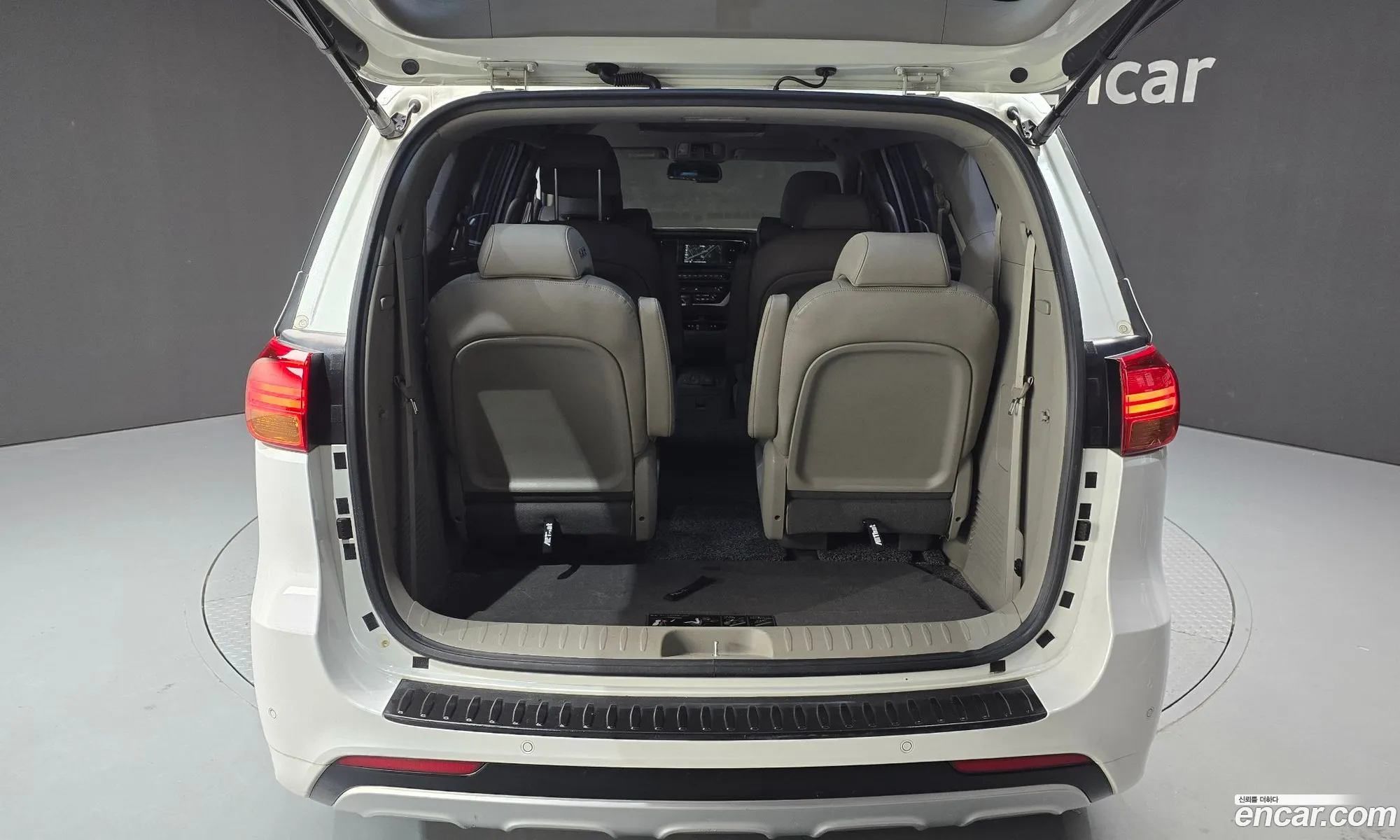 Kia Carnival 2018 KNAMC81ABJS425302 — 25