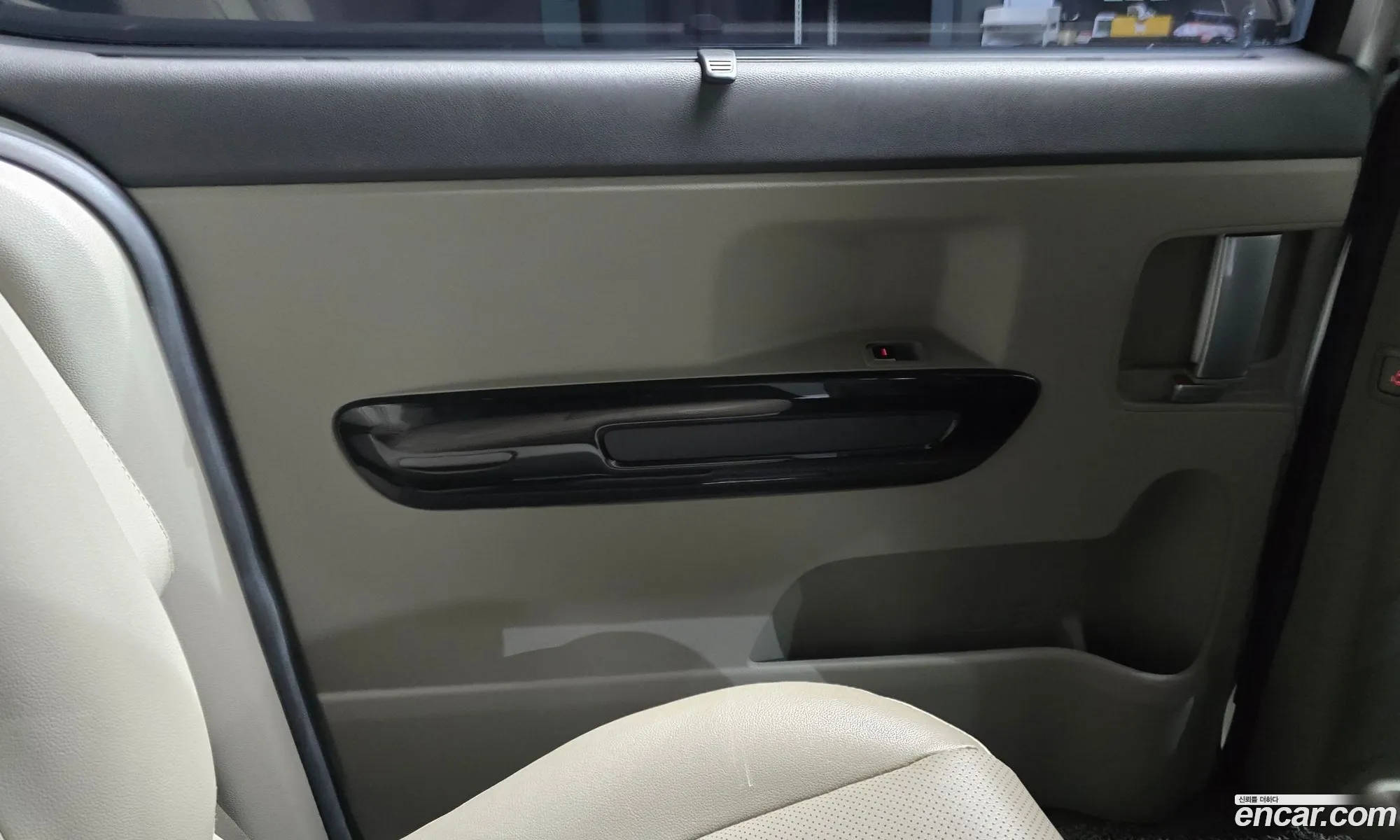 Kia Carnival 2018 KNAMC81ABJS425302 — 17