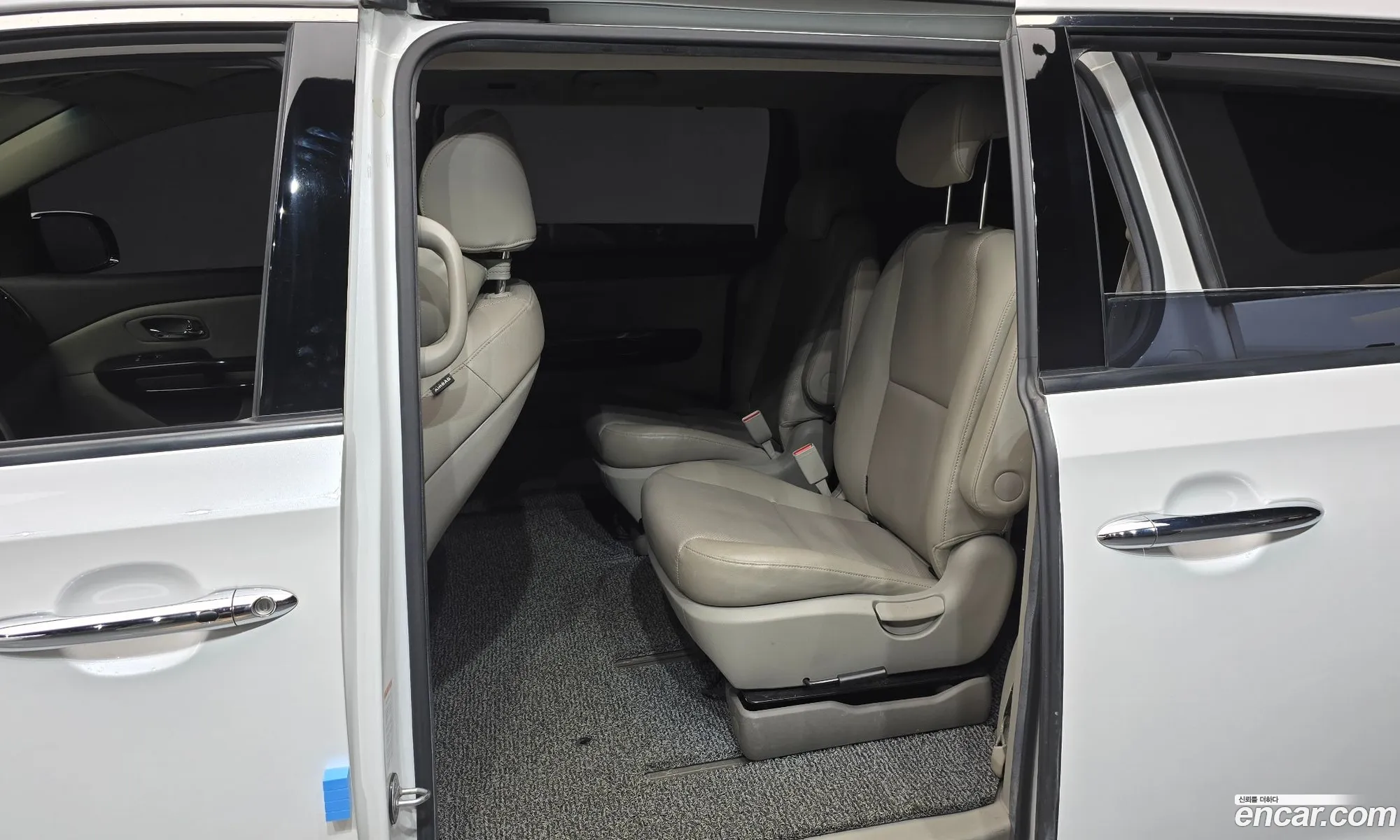Kia Carnival 2018 KNAMC81ABJS425302 — 16
