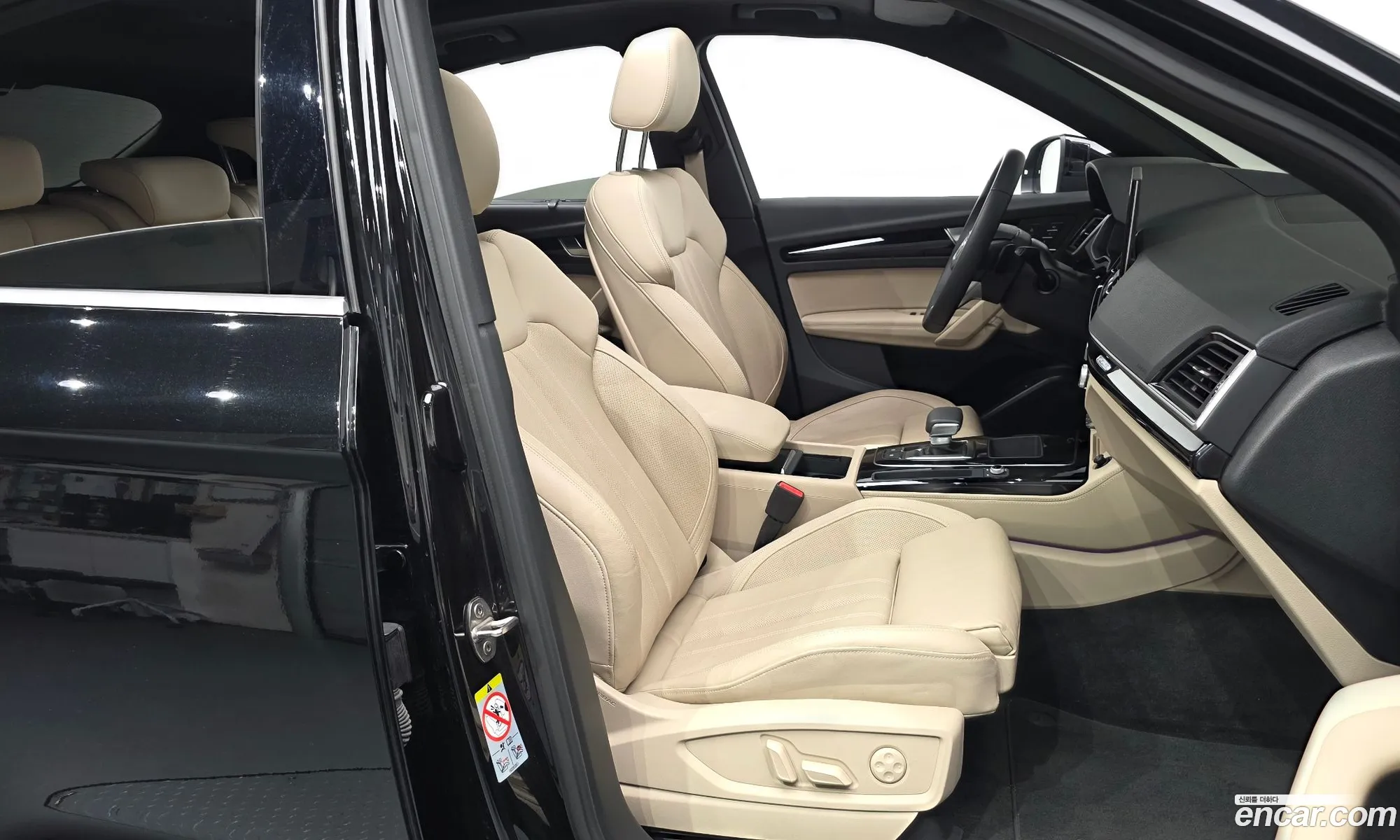 Audi Q5 2024 WAUZZZFY2R2000594 — 2