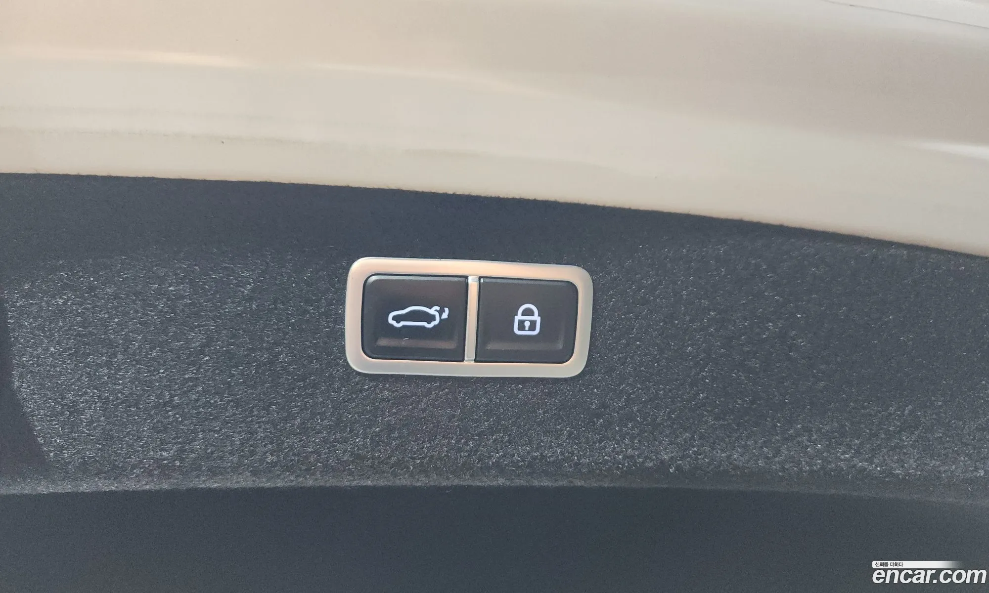 Genesis G80 2020 KMTGB41CBMU031825 — 8